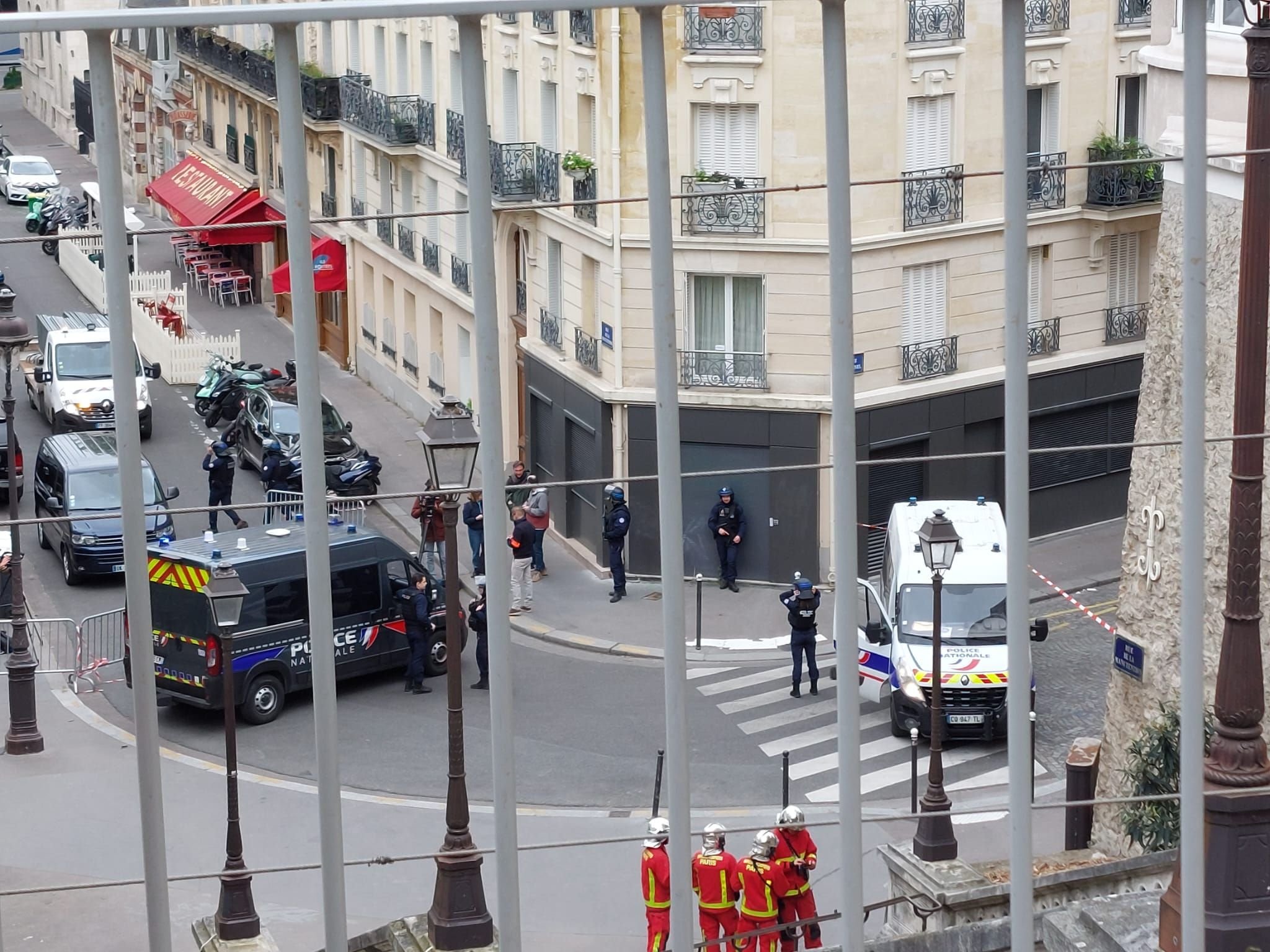 Le secteur du consulat d'Iran, dans le XVIe arrondissement de Paris, a été bouclé ce vendredi après-midi. LP/Carole Sterlé