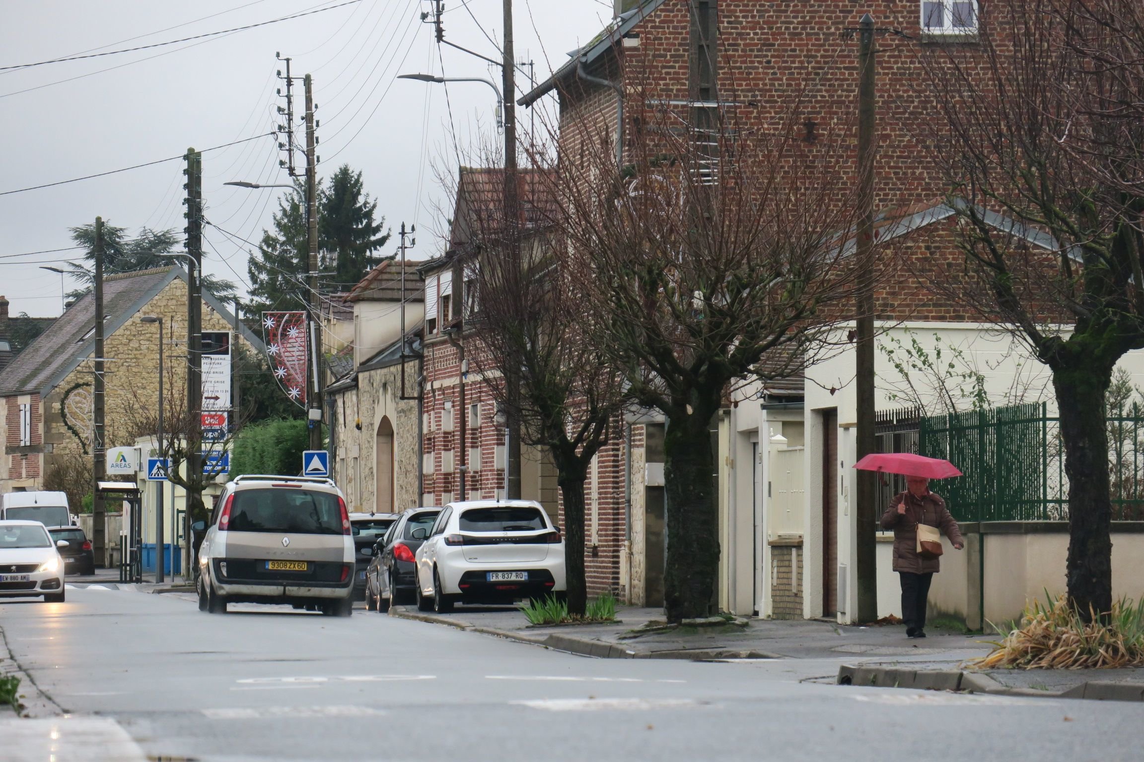 Margny-lès-Compiègne, ce samedi. C'est dans cette rue que le corps du trentenaire a été découvert samedi matin. LP/Benjamin Derveaux