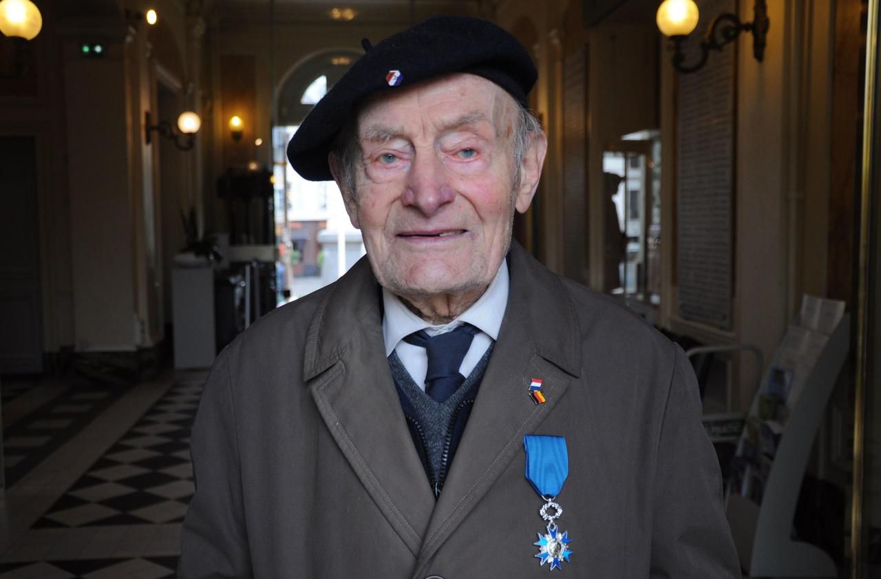 <b></b> Rueil-Malmaison, ce lundi. Un hommage a été à Maurice Lair, 99 ans, qui s’est vu remettre la médaille de l’Ordre du mérite.