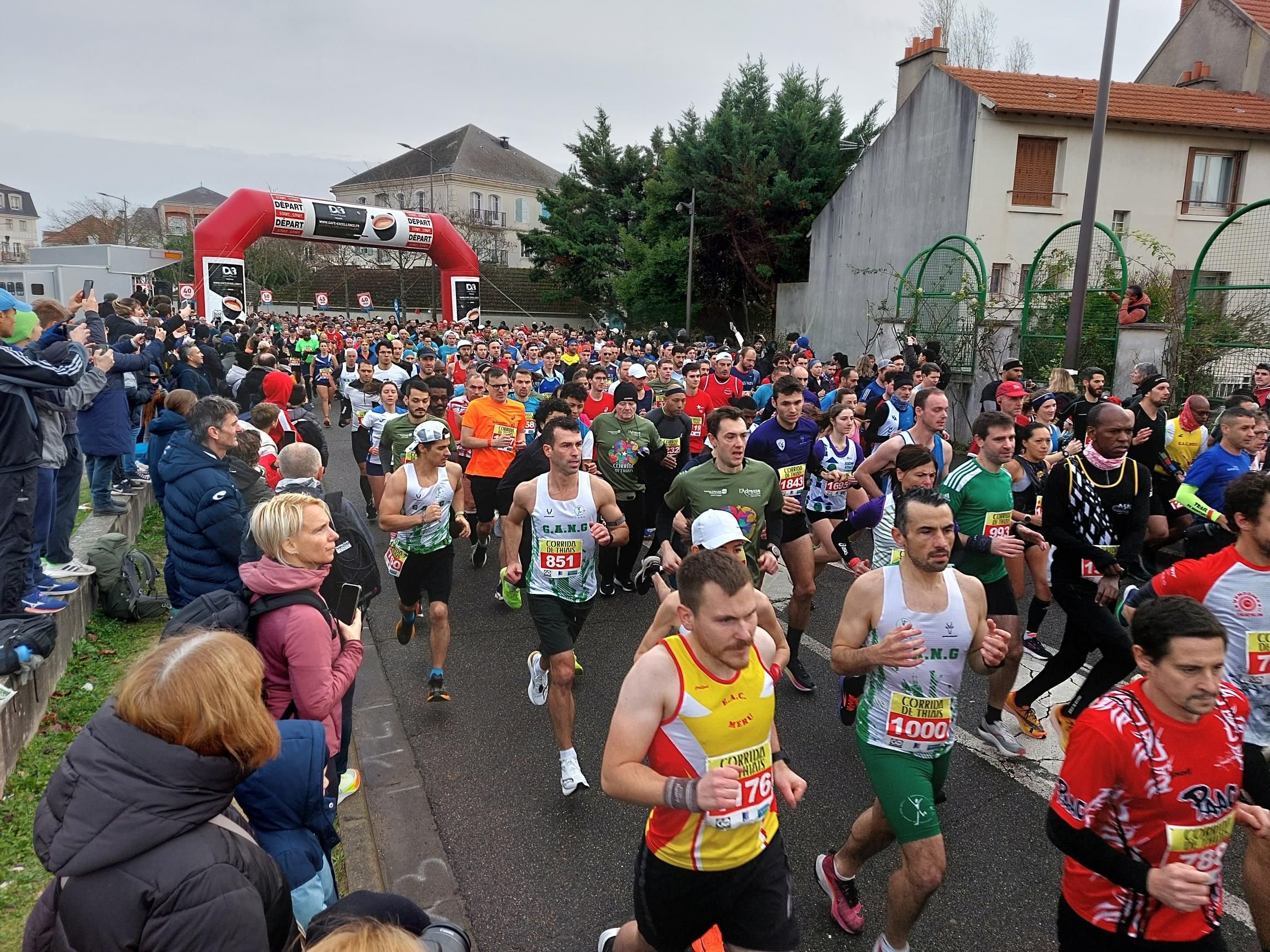 Thiais, le 10 décembre 2023. Si les 10 km de la Corrida de Thiais ont réuni de très nombreux coureurs, seuls 72 dossards pour le Marathon pour tous du 10 août prochain à Paris étaient ici en jeu. Le tirage au sort sera effectué dans les semaines à venir. LP/Gérald Moruzzi