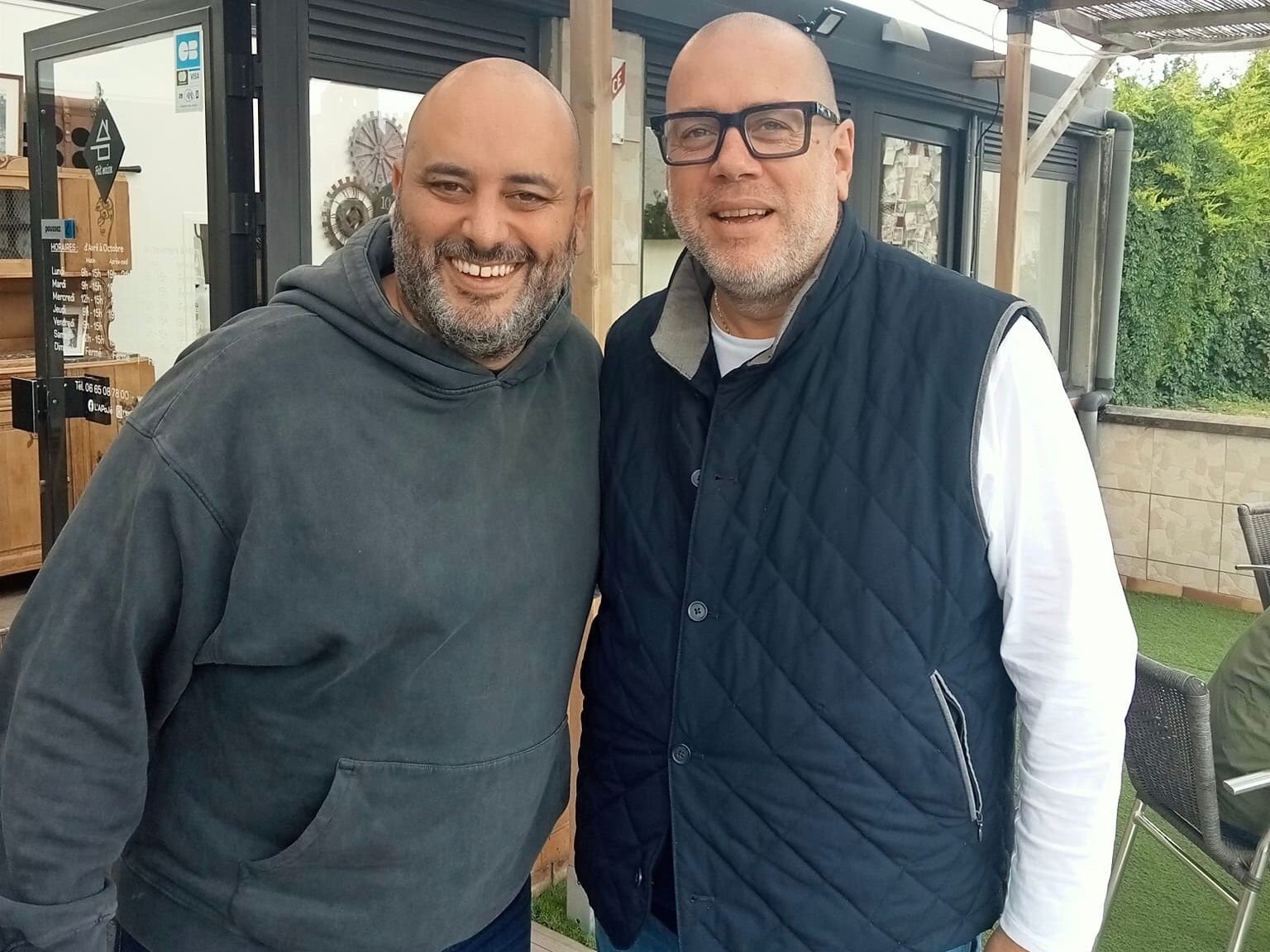 Jérôme Commandeur (à gauche) a effectué des repérages pour son prochain film autour de Reims (Marne). Le 11 septembre, il était ainsi dans un restaurant de Muizon (Marne) en compagnie du chef étoilé Arnaud Lallement. DR