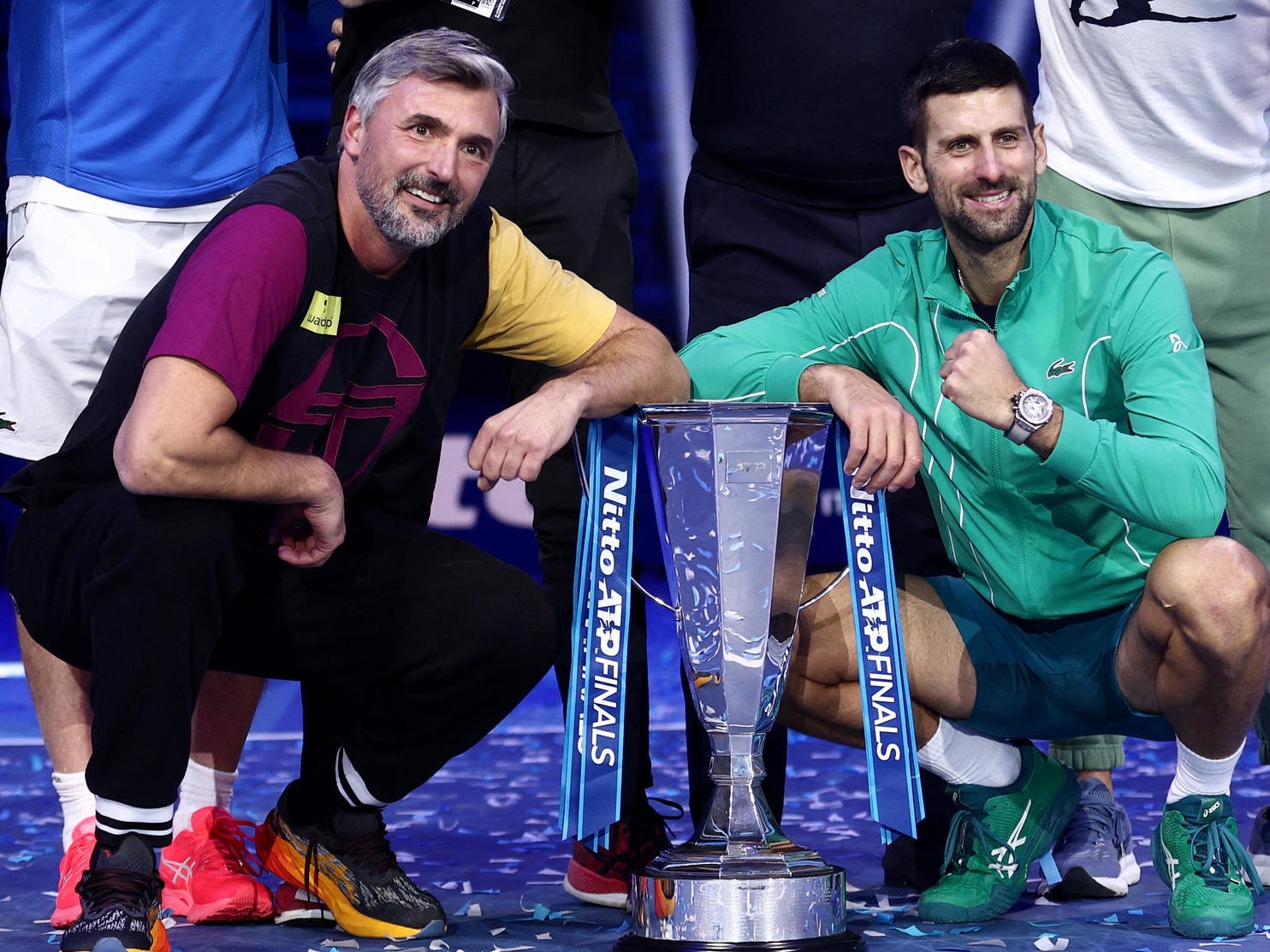 Novak Djokovic et son entraîneur Goran Ivanisevic (à gauche) après la finale du Masters de Turin. Reuters/Guglielmo Mangiapane
