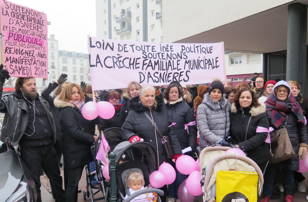 <b></b> Asnières, samedi 25 janvier 2020. Manifestation des vingt-deux assistantes maternelles de la crèche familiale contre leur nouveau contrat.Asnières