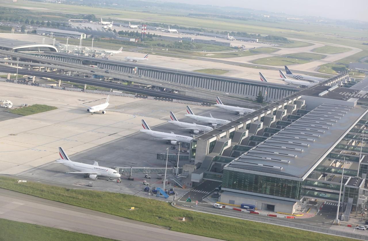 <b></b> L’aéroport Roissy-Charles-de-Gaulle, le plus important du pays, prévoit de s’agrandir. Mais le projet va prendre du retard.