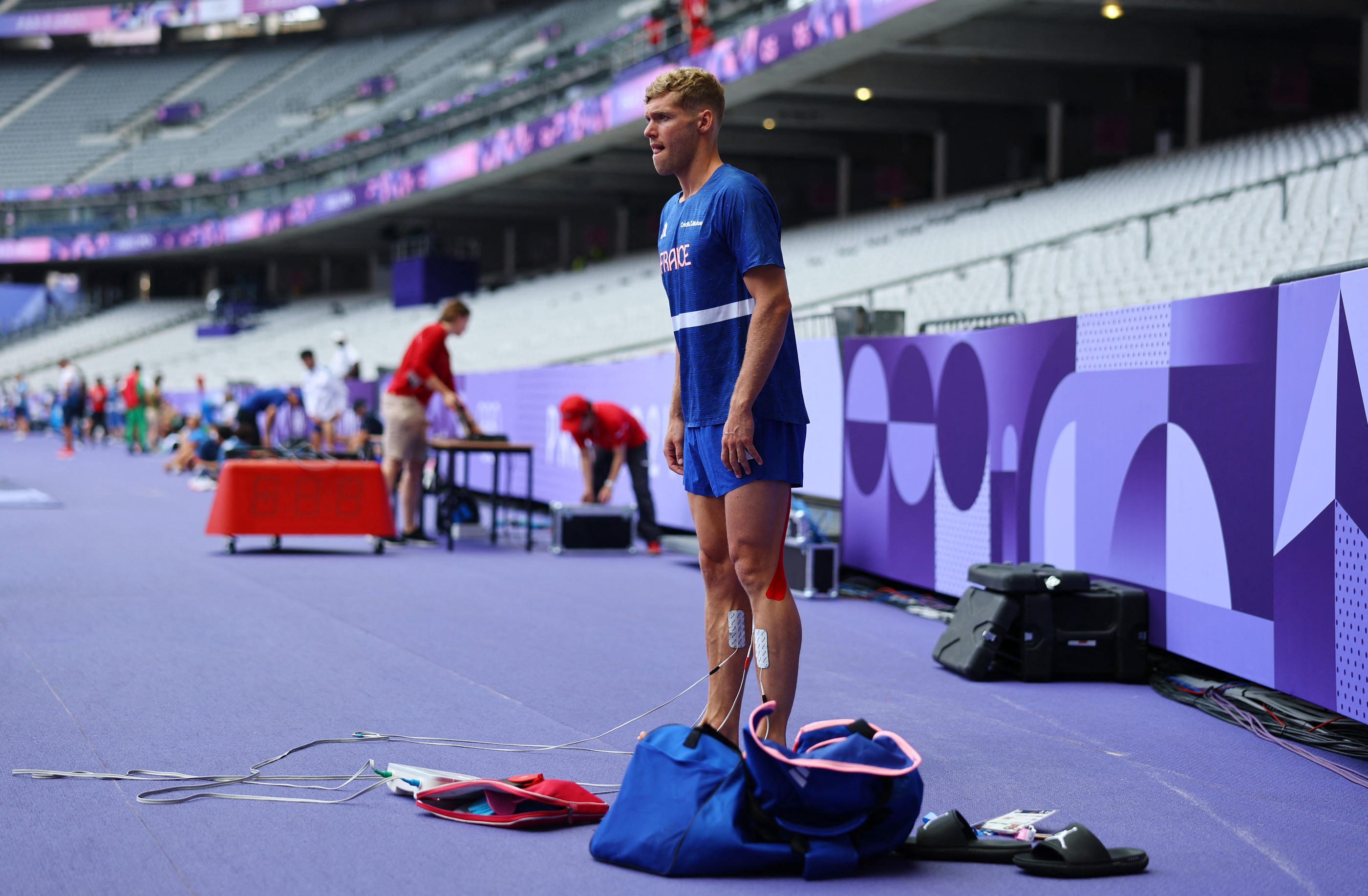 L'ultime test sur le Stade de France n'a pas été concluant pour Kevin Mayer. Sa blessure à l'ischio-jambier est trop forte. Reuters/Kai Pfaffenbach