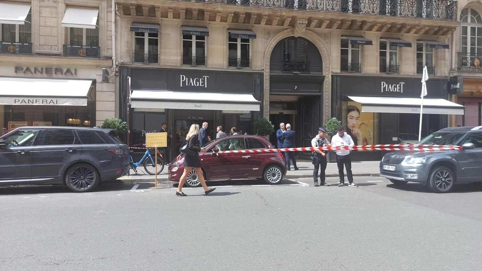 Paris (IIe), rue de la Paix, août dernier. Deux hommes et une femme avaient attaqué cette bijouterie en début d'après-midi. Le butin avait été estimé entre 10 et 15 millions d’euros.