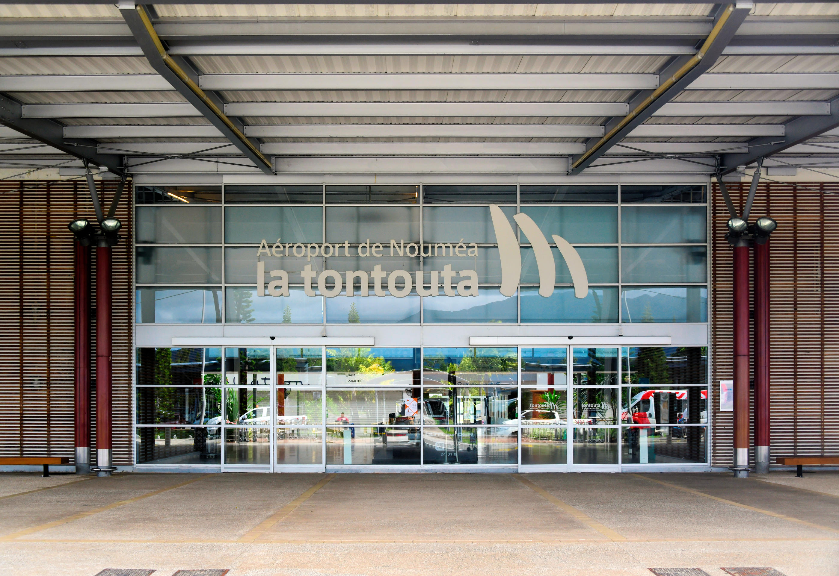L'aéroport La Tontouta à Nouméa, ne devrait rouvrir aux vols commerciaux que mardi. Photo : Mtcurado