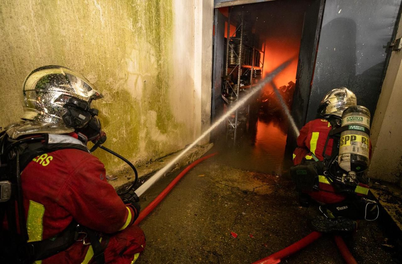 Vincennes, le 11 août 2020. Plusieurs centaines de sapeurs-pompiers étaient intervenus pour maîtriser l’incendie qui ravageait un immeuble de la rue Joseph-Gaillard. BSPP