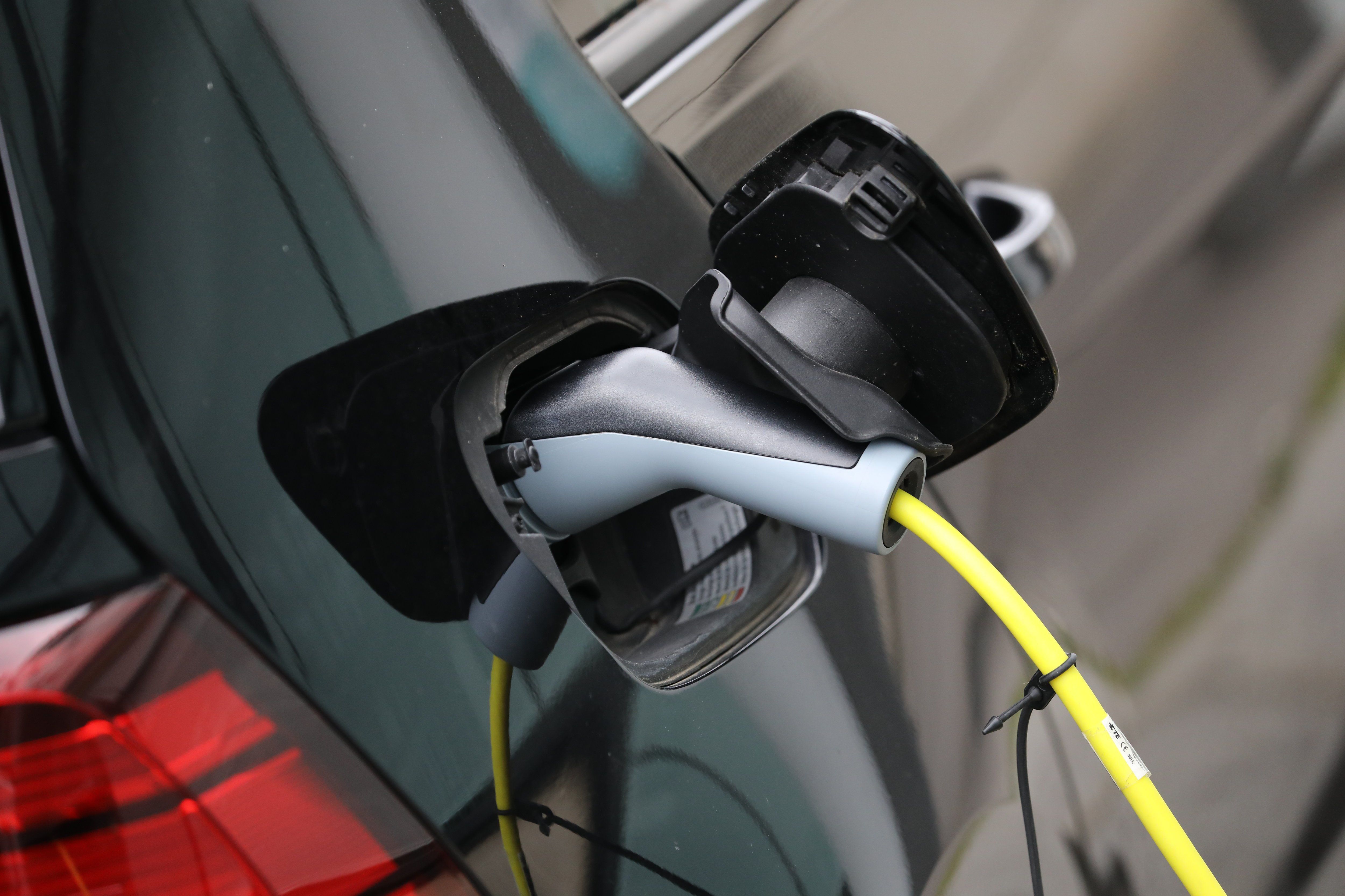 Le gouvernement souhaite promouvoir l'usage de la voiture électrique avec une offre de location « à prix accessible ». LP/Arnaud Journois