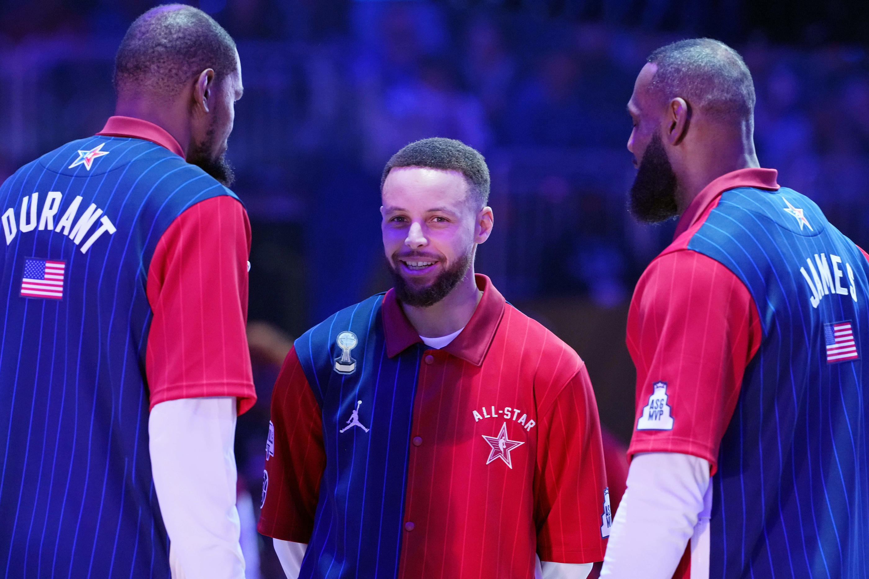 Kevin Durant, Stephen Curry et LeBron James (de gauche à droite) devraient, pendant les phases finales des Jeux de Paris, répéter leurs gammes au palais des sports Marcel-Cerdan de Levallois.  Icon Sport/Kyle Terada-USA TODAY Sports