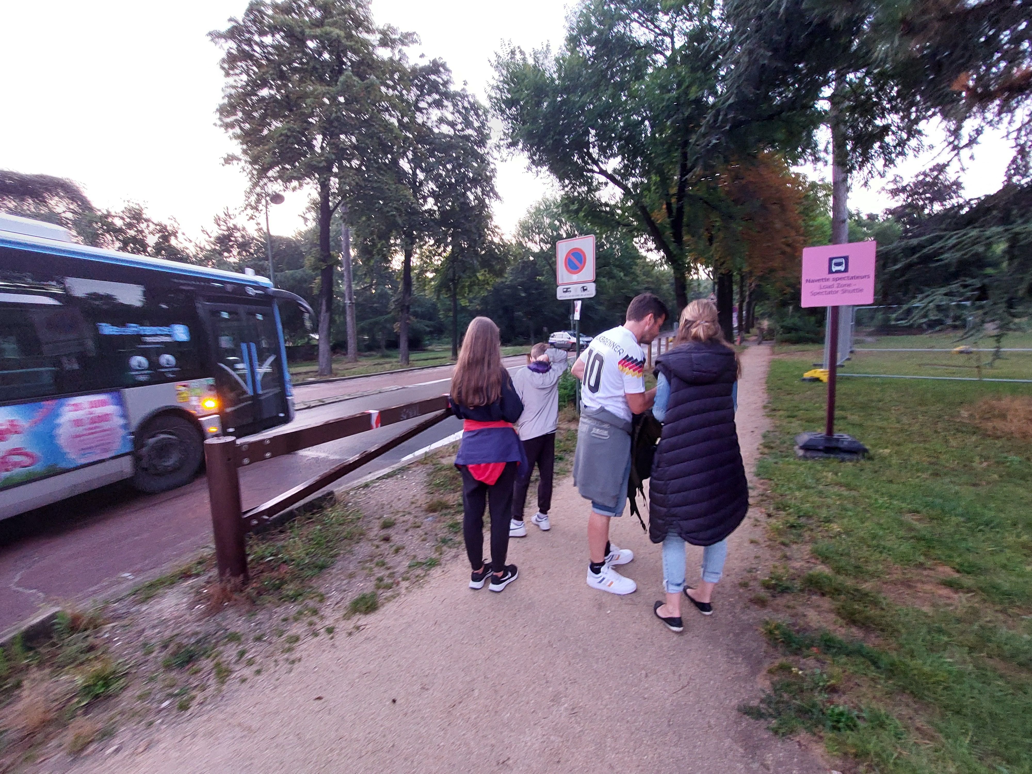 Paris (XVIe), samedi 27 juillet. La RATP a mis en place un système de bus permettant de relier la porte Dauphine et Roland-Garros, ainsi que Charles-de-Gaulle - Étoile et le Parc des Princes. LP/Sébastian Compagnon