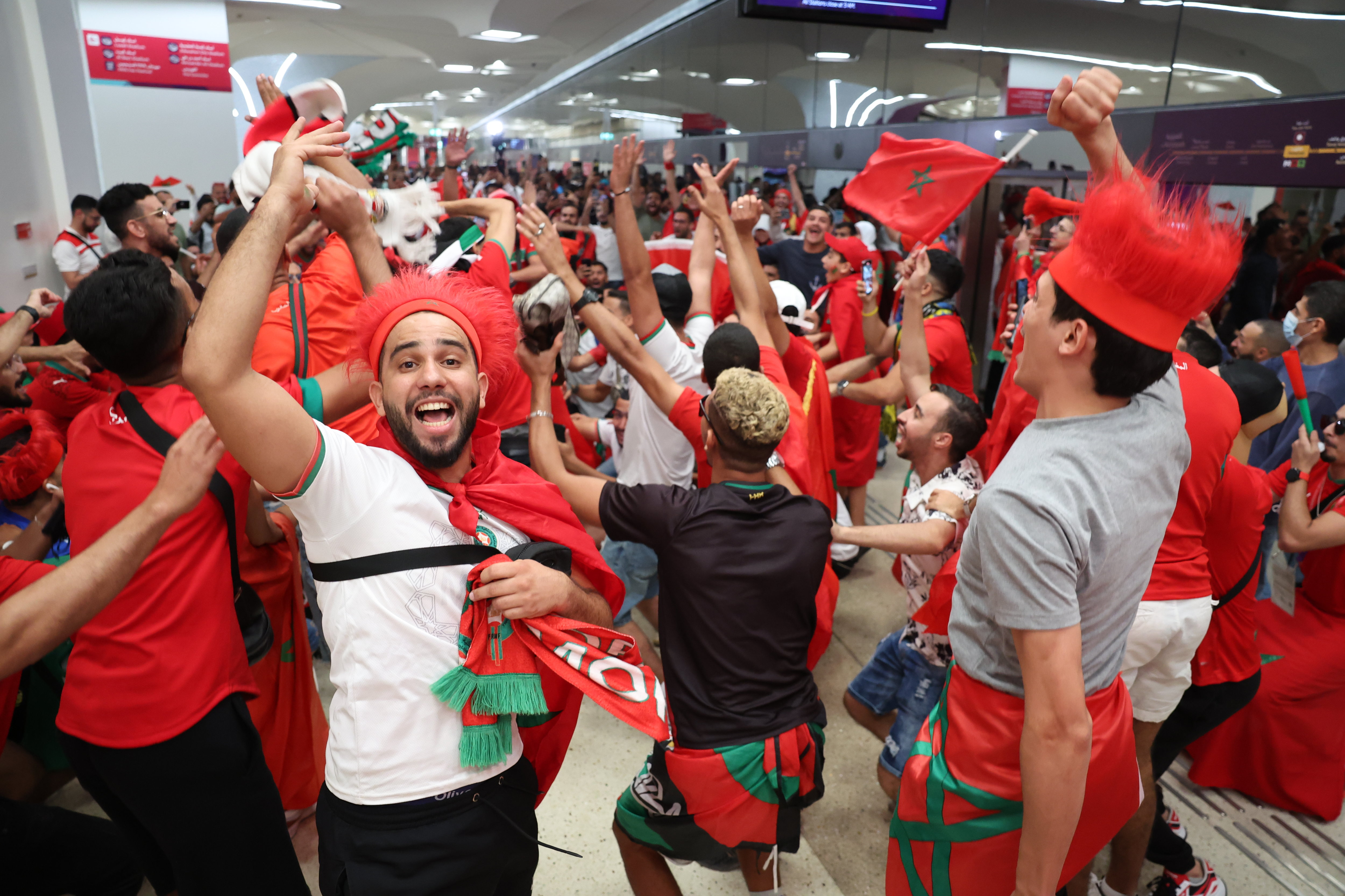 Des supporters du Maroc au stade Jassim Ben Hamad au Qatar. Le parcours des hommes de Walid Regragui provoque un engouement qui dépasse les frontières. LP/Arnaud Journois