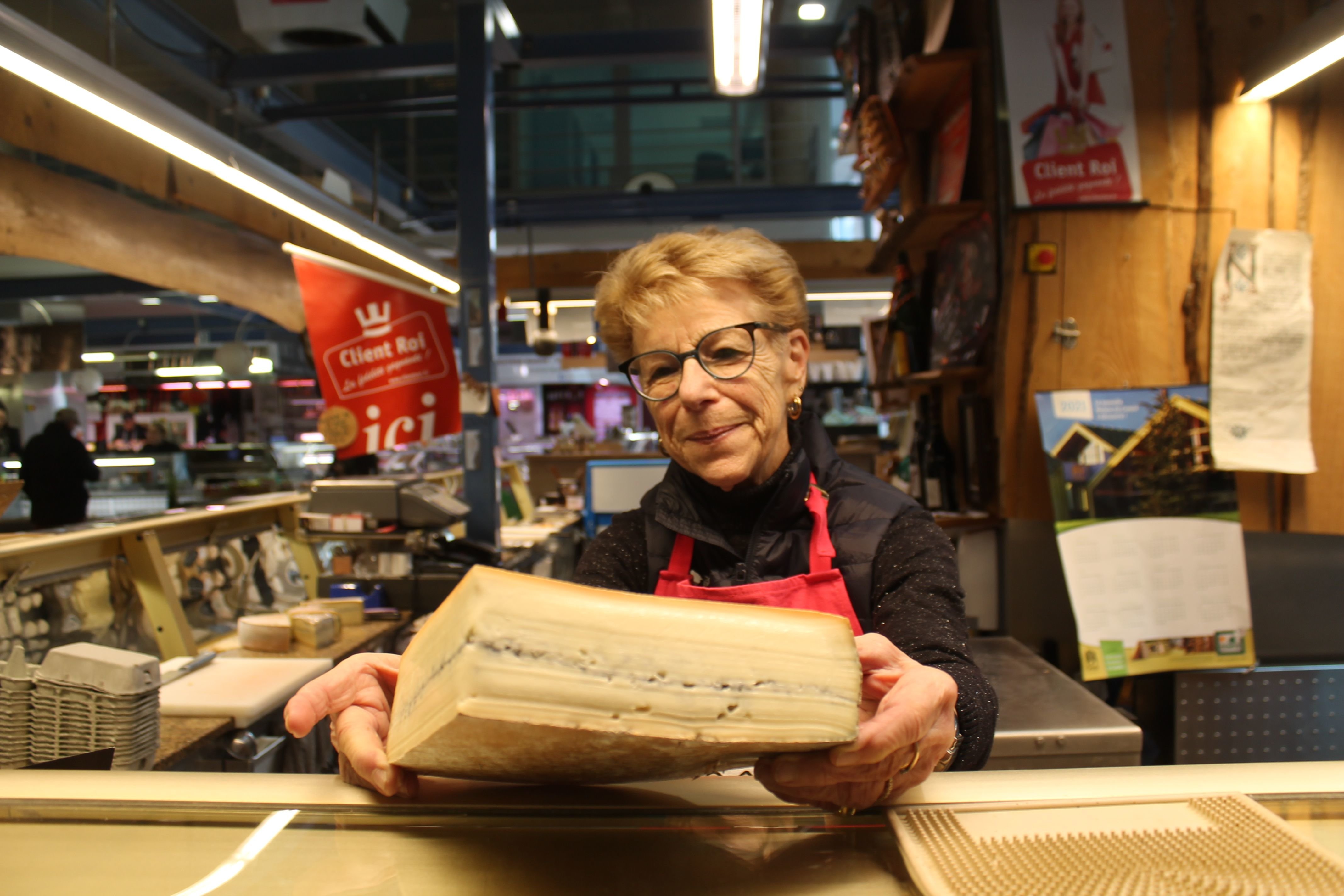 Chez Colas, sur le marché de Besançon, le morbier est l'un des fromages vedettes. LP/Philippe Sauter