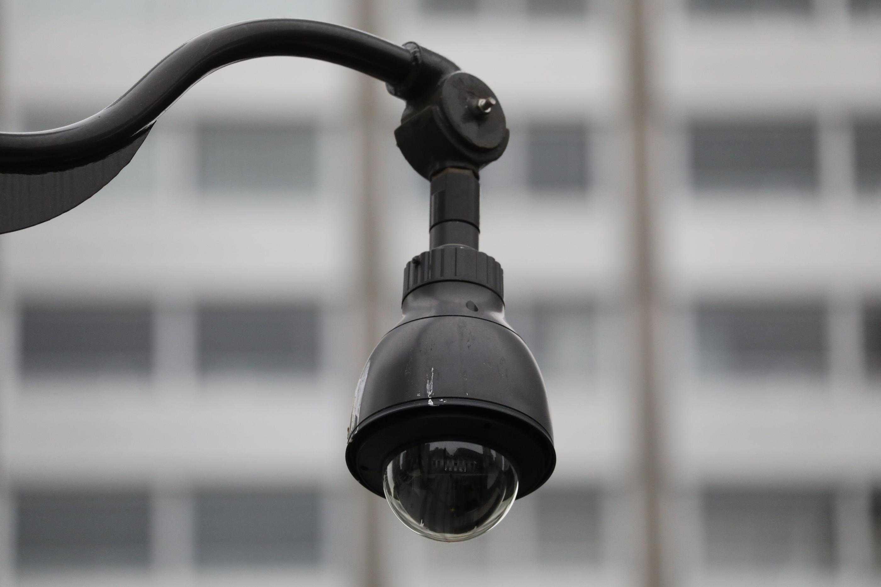 La mairie de Marseille a annoncé la suspension de huit agents de la police municipale et de son « centre de supervision urbain » (CSU), qui contrôle les caméras de surveillance de la voie publique. LP/Arnaud Journois