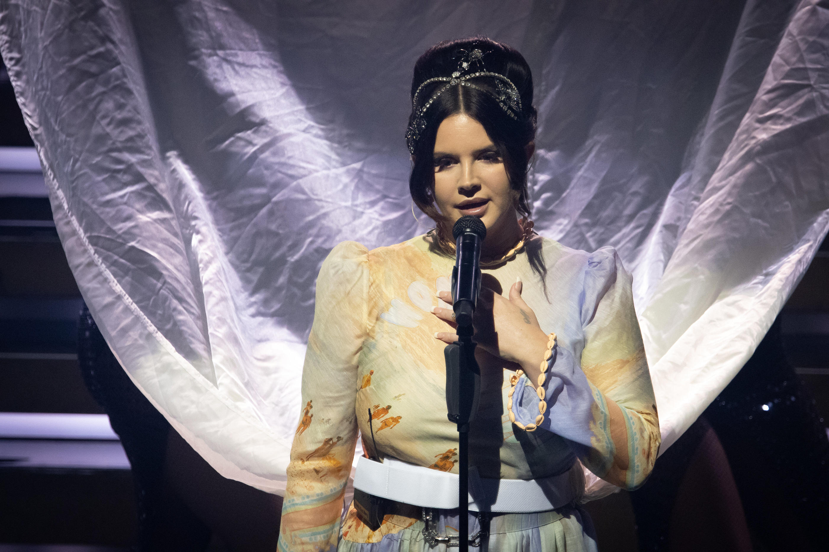 Lana Del Rey (ici en juillet 2023 à l'Olympia) sera la tête d'affiche d'une journée 100% féminine à Rock en Seine ce mercredi 21 août. LP/Fred Dugit