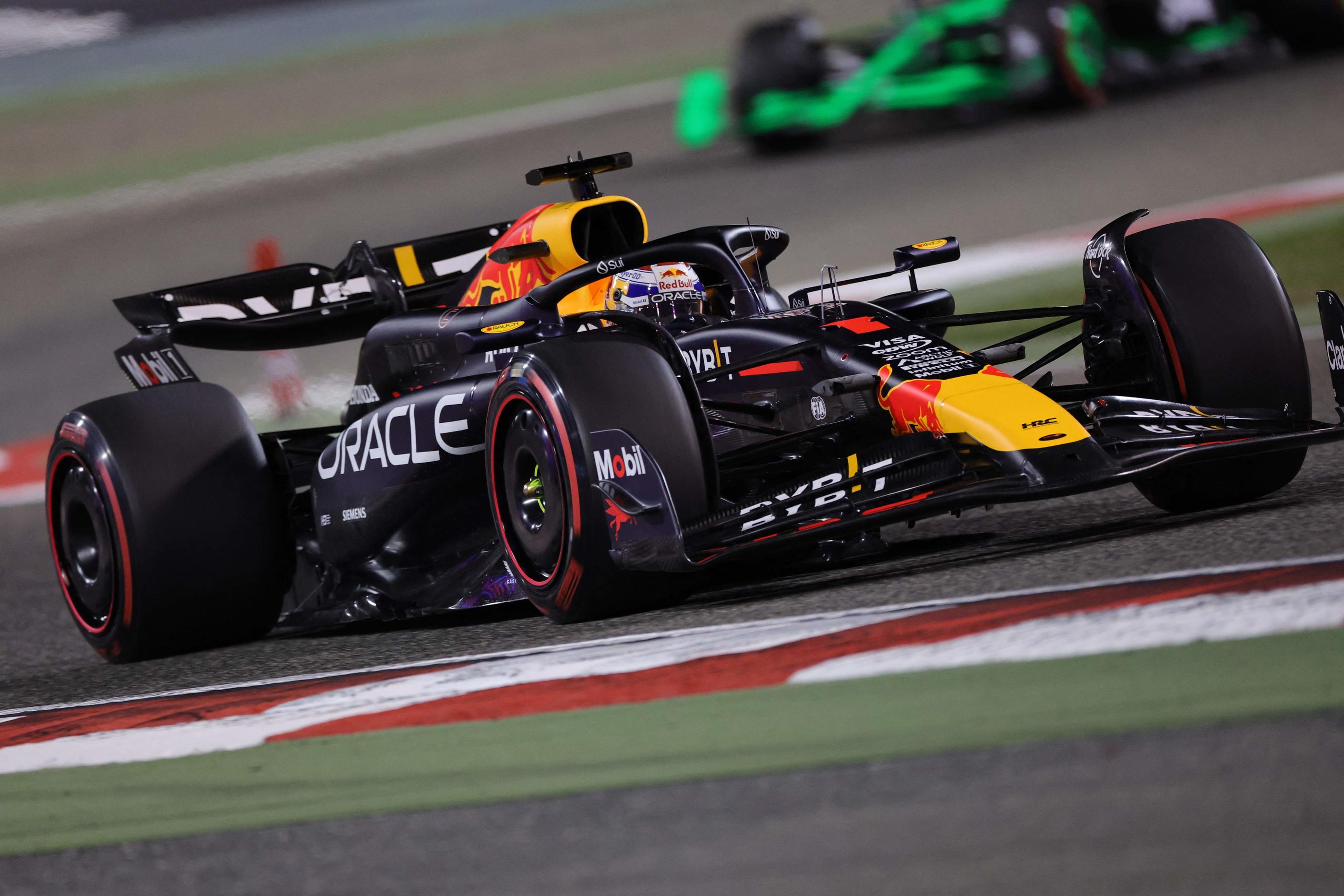 Max Verstappen, au volant de sa monoplace Red Bull, a réalisé le meilleur temps des qualifications du Grand Prix de Bahreïn. Giuseppe Cacace/AFP