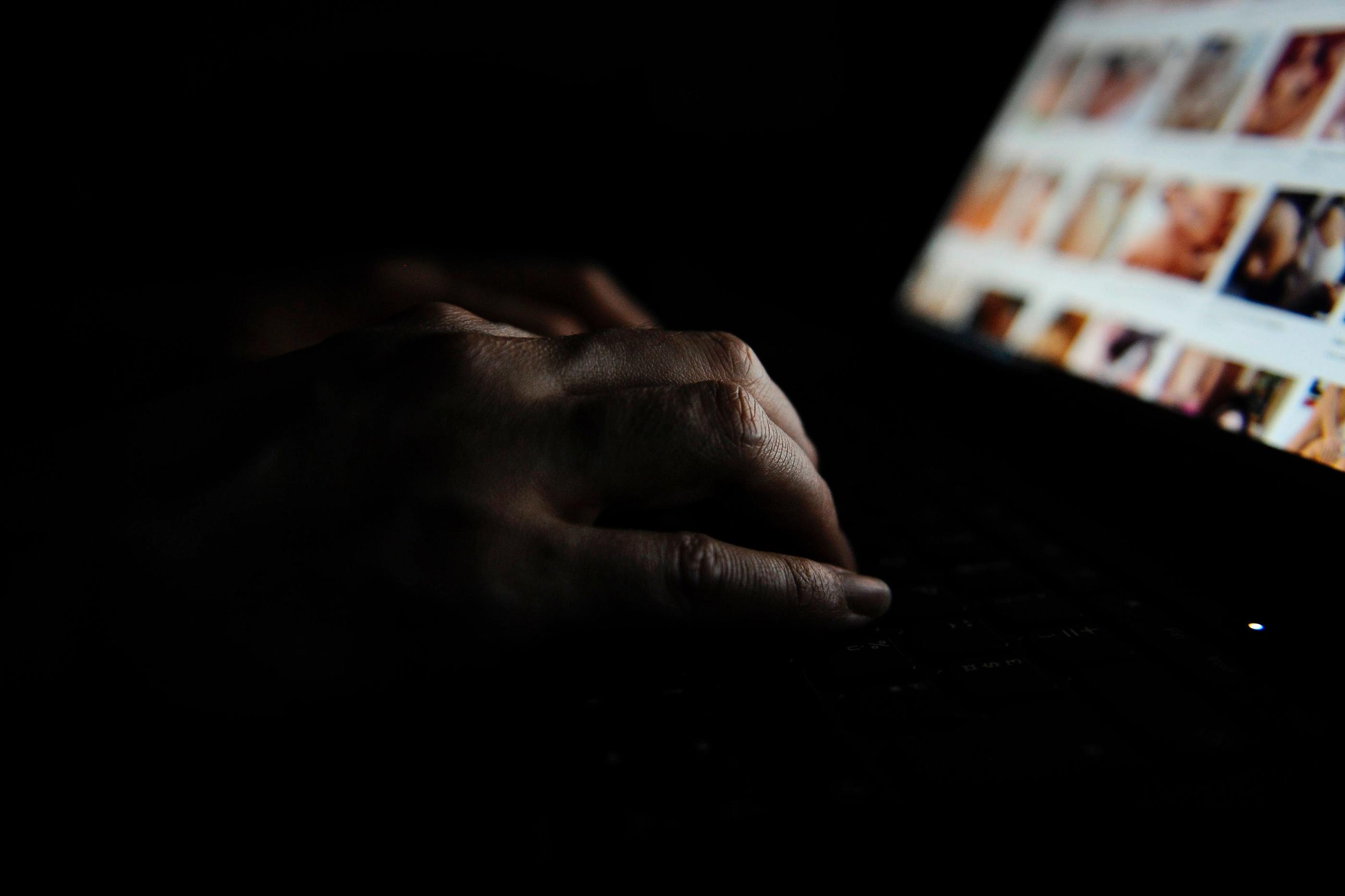 L'enquête est partie des Etats-Unis où un site de contenus pédopornographiques a été découvert sur le Darknet par une agence fédérale, qui avait noté des connexions ramenant vers la France. PHOTOPQR/Journal du Centre/Pierre Destrade