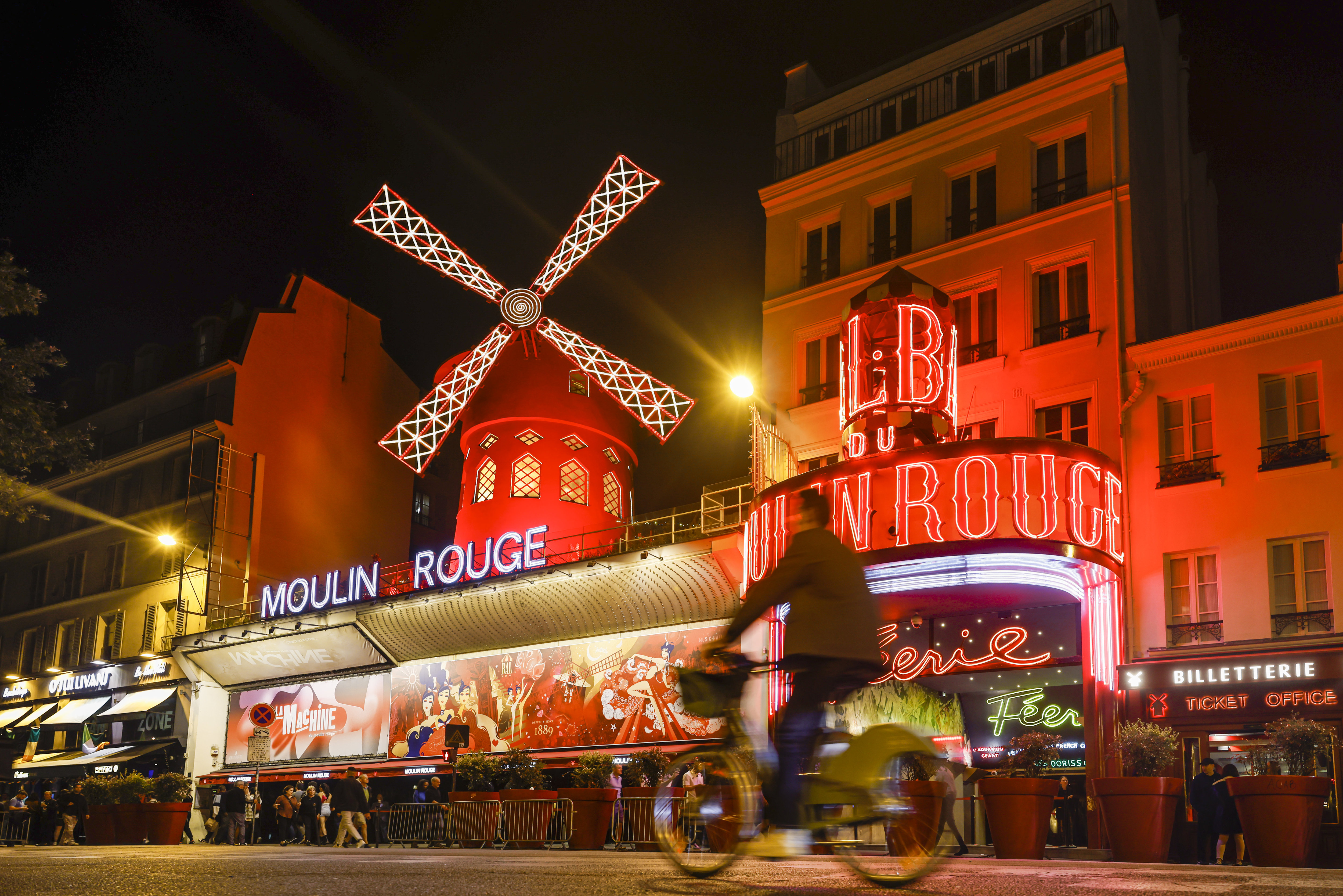 Paris (XVIIIe). Le Moulin-Rouge est devenu, à partir de la fin du XIXe siècle, le temple des soirées parisiennes. LP/Olivier Corsan