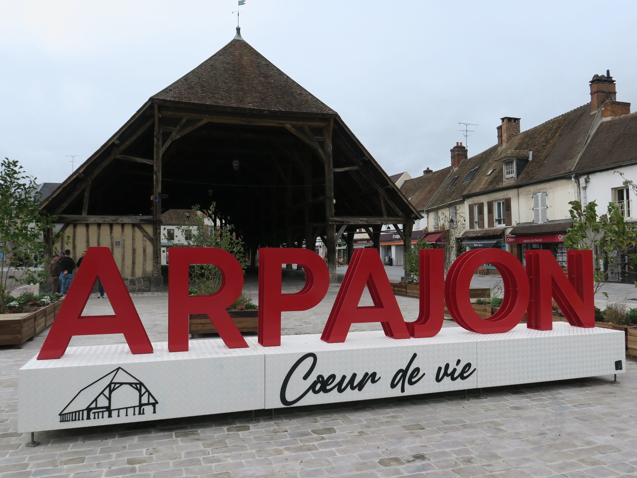 Arpajon (Essonne), ce samedi 21 octobre 2023. Le centre-ville de la commune a été rénové. Il a été inauguré le 7 octobre, après avoir pansé les plaies des émeutes urbaines. LP/S.M.