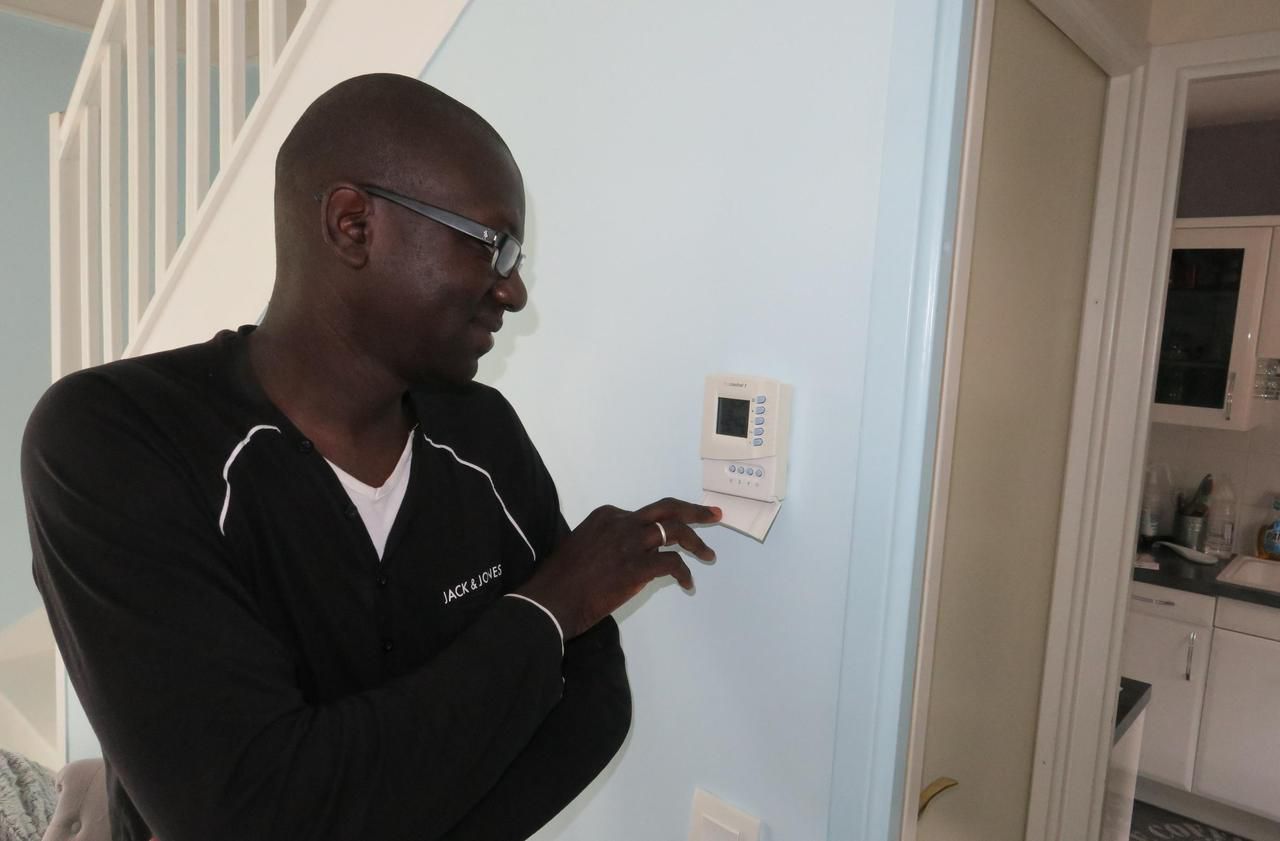 <b></b> Lieusaint, mardi. Le thermostat est un outil précieux pour réduire sa facture de chauffage. Saalou Diara a entraîné dans son défi sa femme, son fils de 5 ans et sa fille de neuf ans. 