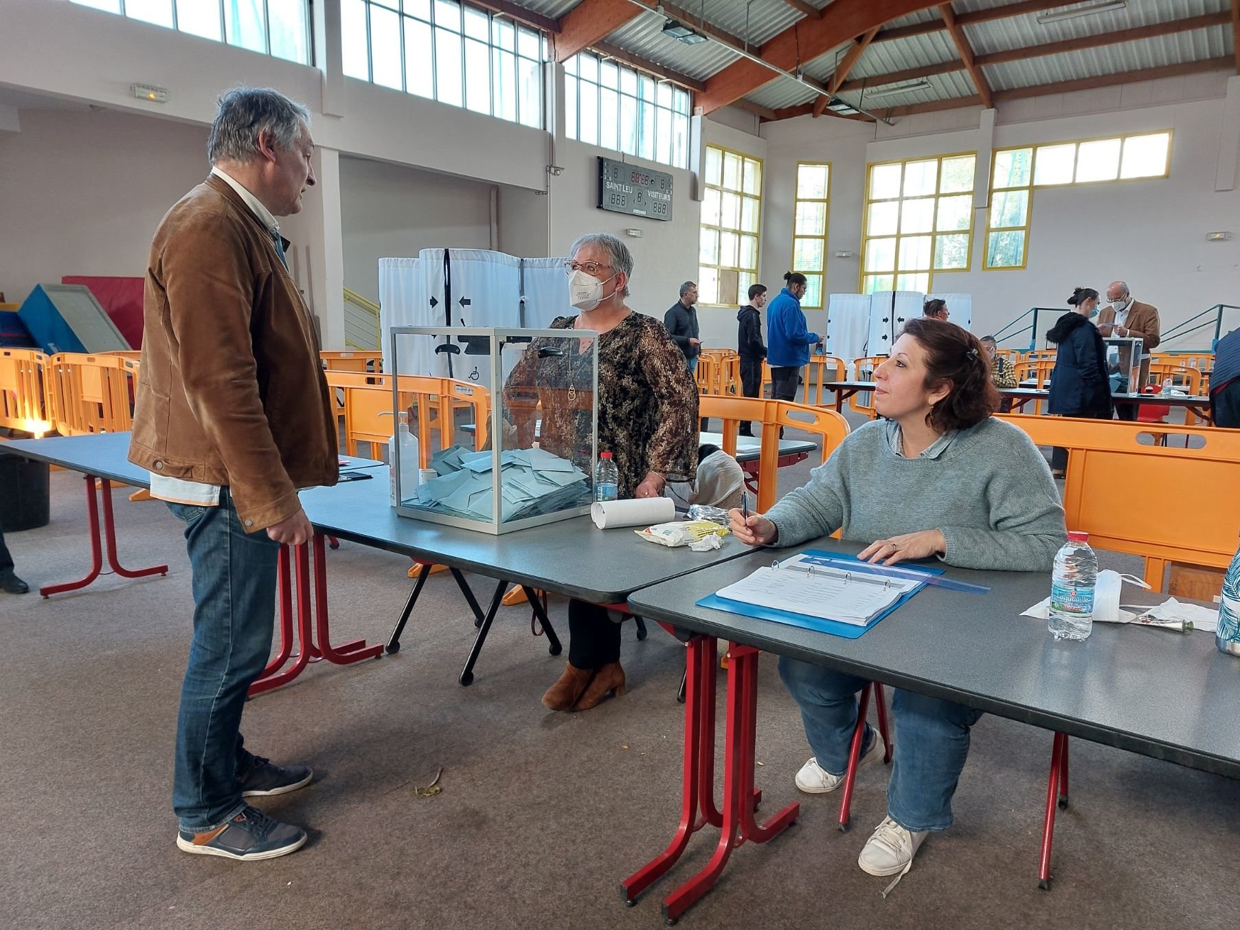 Saint-Leu-la-Forêt, le dimanche 10 avril 2022. Les électeurs val-d'oisiens se sont rendus aux urnes plus tardivement que la moyenne des français lors du premier tour de l'élection présidentielle. LP/T.C.
