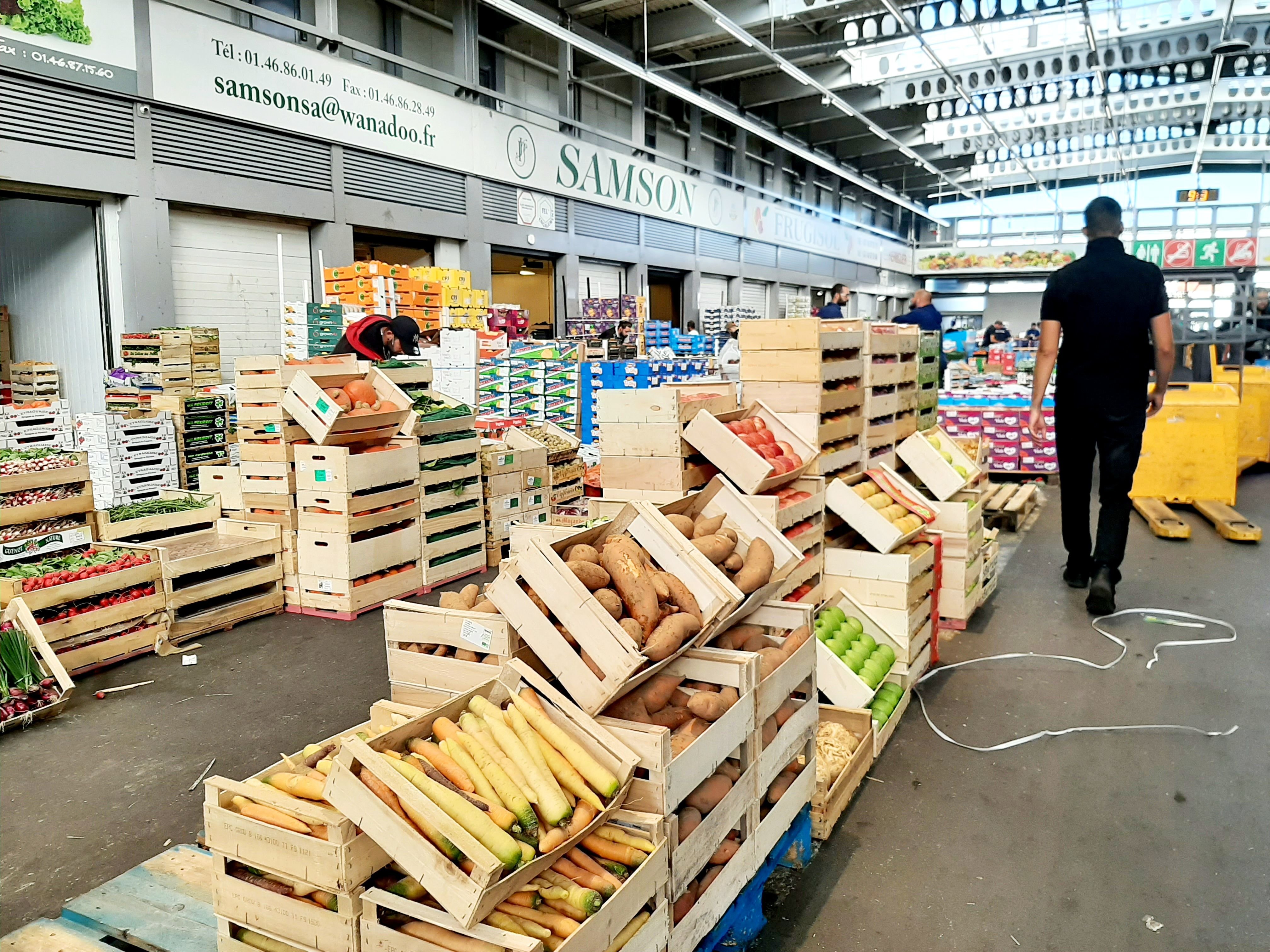 Le marché de Rungis (Val-de-Marne) est la plaque tournante de la distribution de denrées alimentaires en Île-de-France, notamment pour les professionnels de la restauration. LP/Marine Legrand
