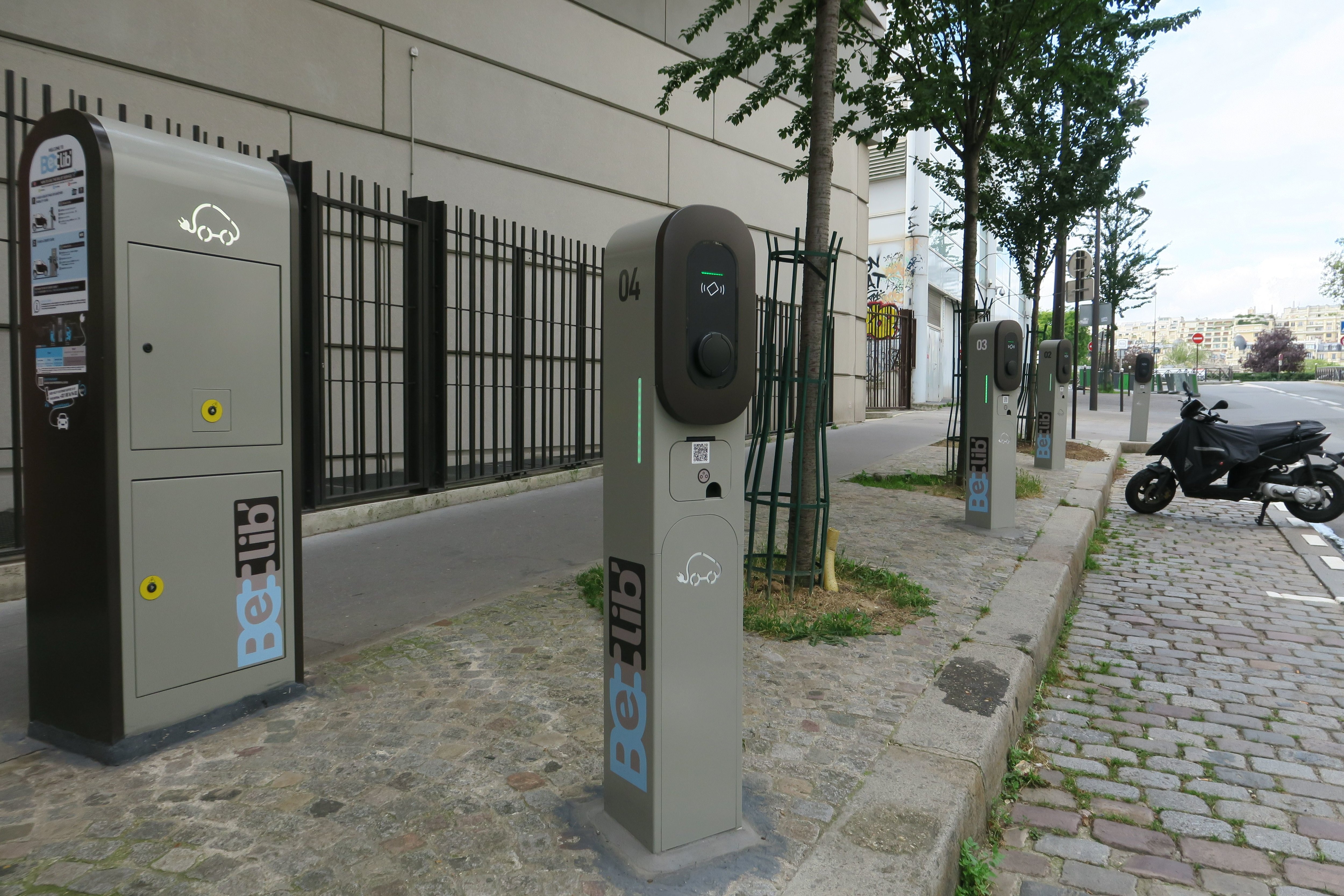 Bussy-Saint-Georges : des bornes de recharge électrique à la station-service  de TotalEnergies - Le Moniteur de Seine-et-Marne