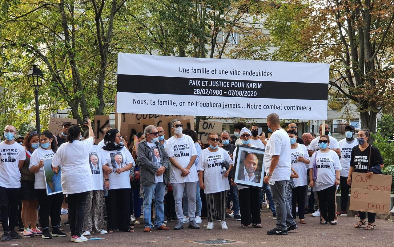 <b></b> Ivry, ce dimanche après-midi. 300 personnes ont participé à la marche blanche en hommage à Karim M., tué par balle le 6 août dernier par un homme ivre.