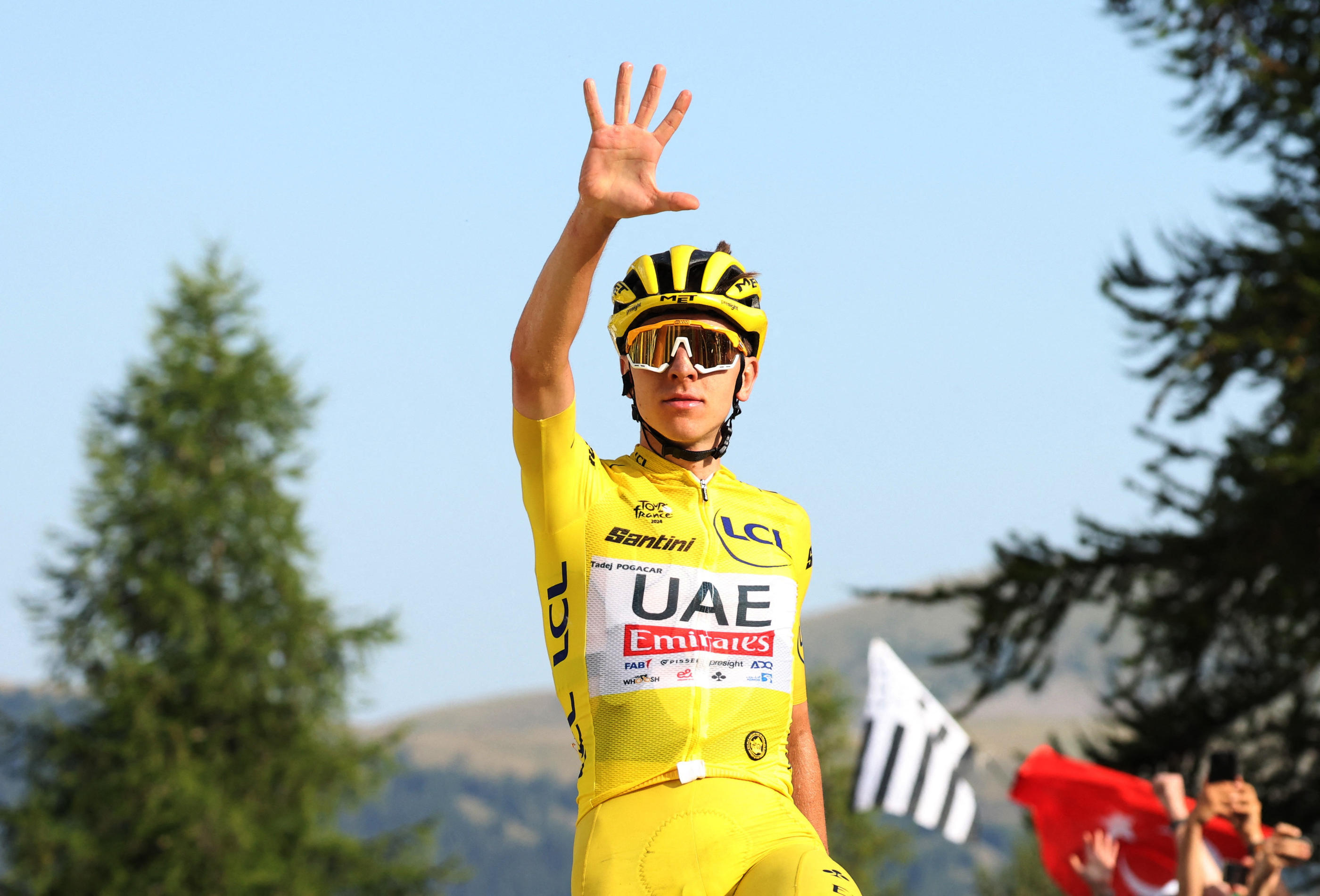 Tadej Pogacar a signé sa cinquième victoire d'étape sur ce Tour de France. REUTERS/Manon Cruz