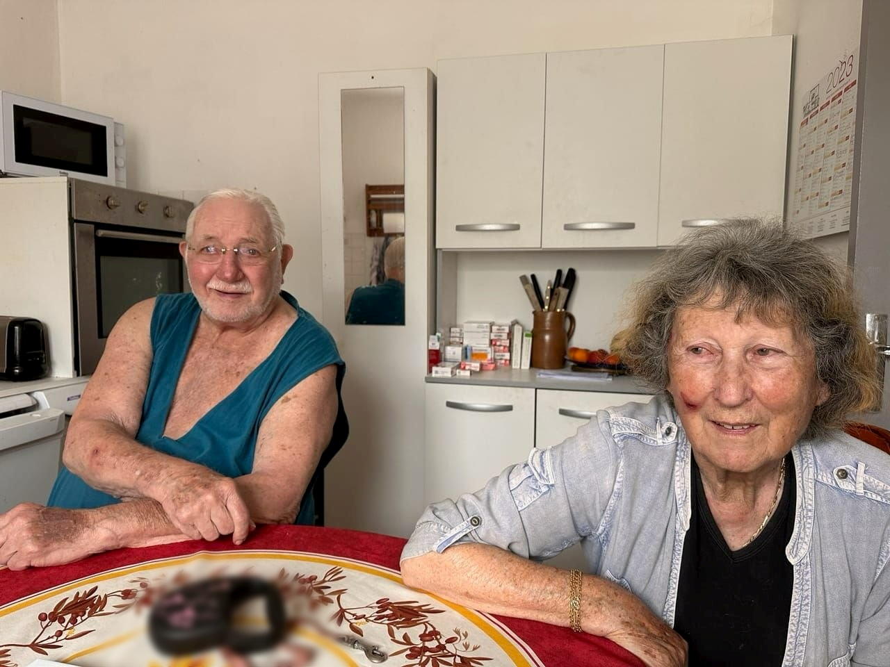 Avant de mettre fin à ses jours, Liliane (à droite), 84 ans, qui venait tout juste de perdre son mari (à gauche) le 27 mars dernier, avait été admise à l’hôpital de Romorantin-Lanthenay (Loir-et-Cher) et en était ressortie deux jours après. DR