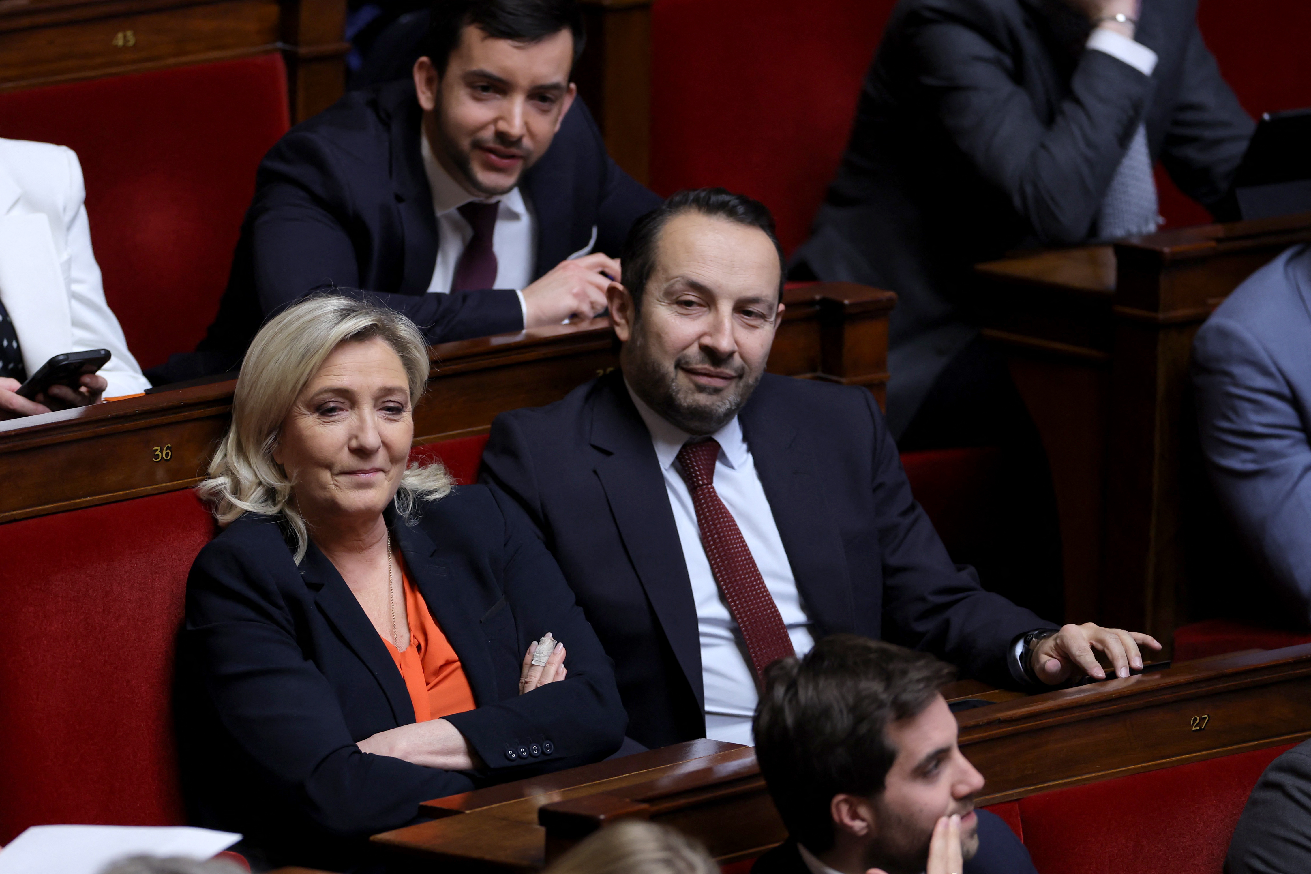 Marine Le Pen (ici en mars 2023) avec Sébastien Chenu, vice-président RN de l'Assemblée, et Jean-Philippe Tanguy (en haut). AFP/Thomas Samson