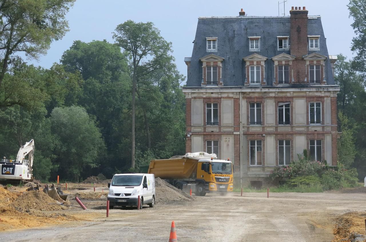 <b></b> Marcoussis, jeudi 24 mai 2018. Le programme immobilier s’étend du château du domaine du Chêne Rond à son parc de 4 ha.