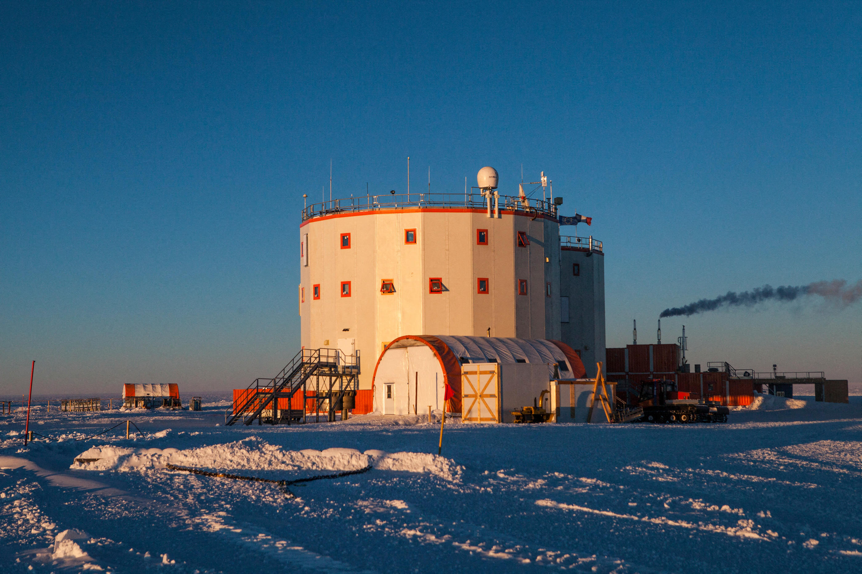 La station franco-italienne de Concordia, en Antarctique, est à la recherche de ses prochains résidents. FRANCOIS LEPAGE / Hans Lucas / Hans Lucas via AFP