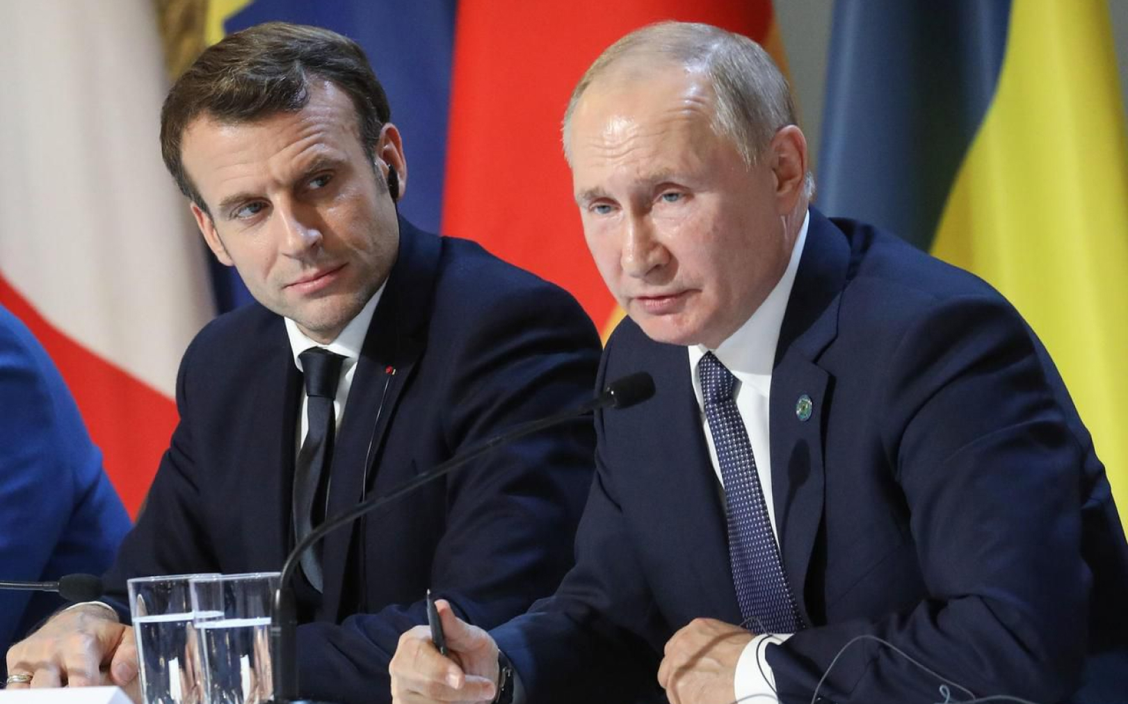 Le président français Emmanuel Macron et son homologue russe Vladimir Poutine en conférence de presse après un sommet sur l’Ukraine à l’Élysée, en 2019. AFP/Ludovic Marin