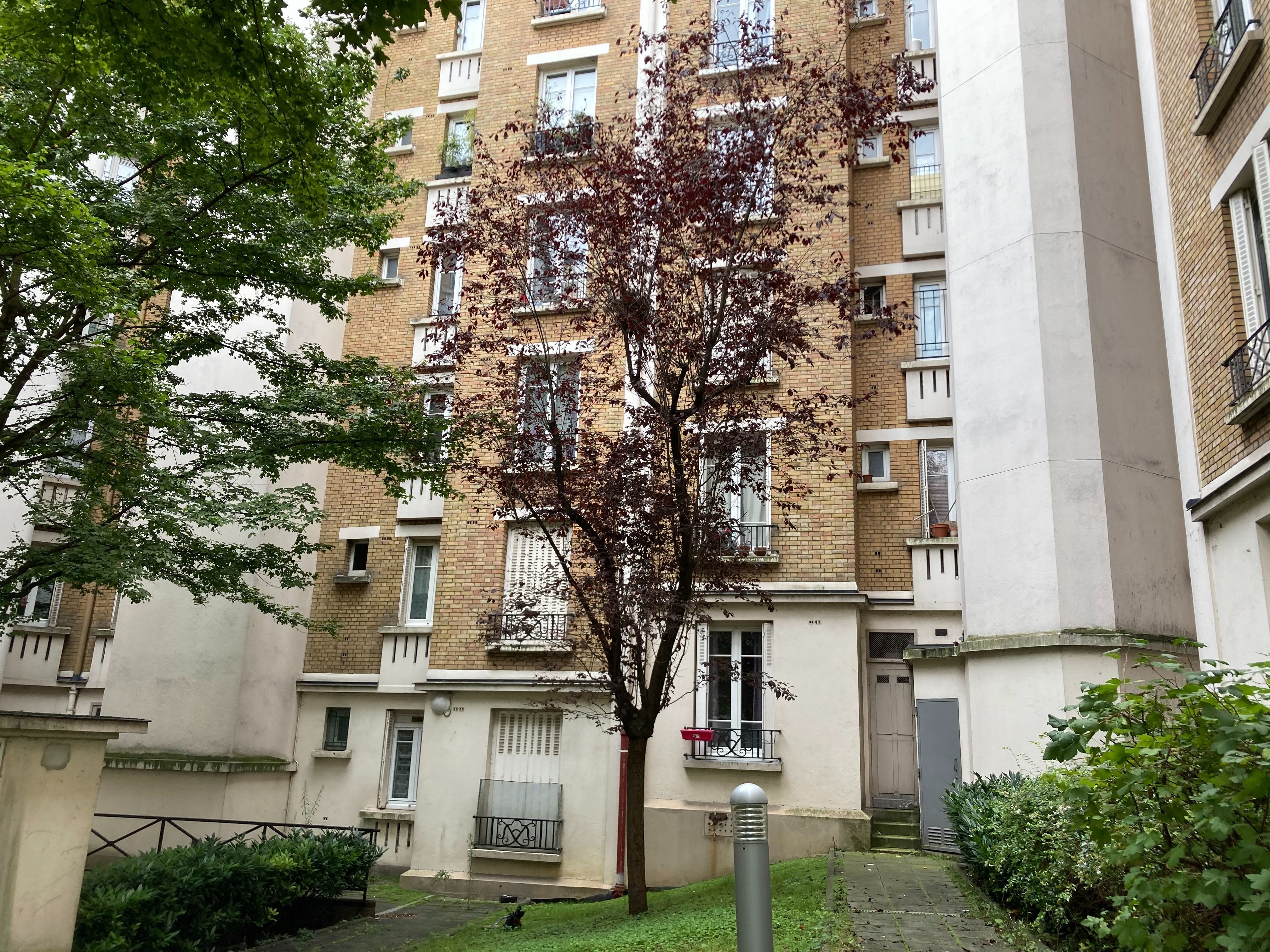 Paris (XIIIe), mardi 10 septembre. La victime a été retrouvée dans cette petite cour. LP/Benjamin Derveaux