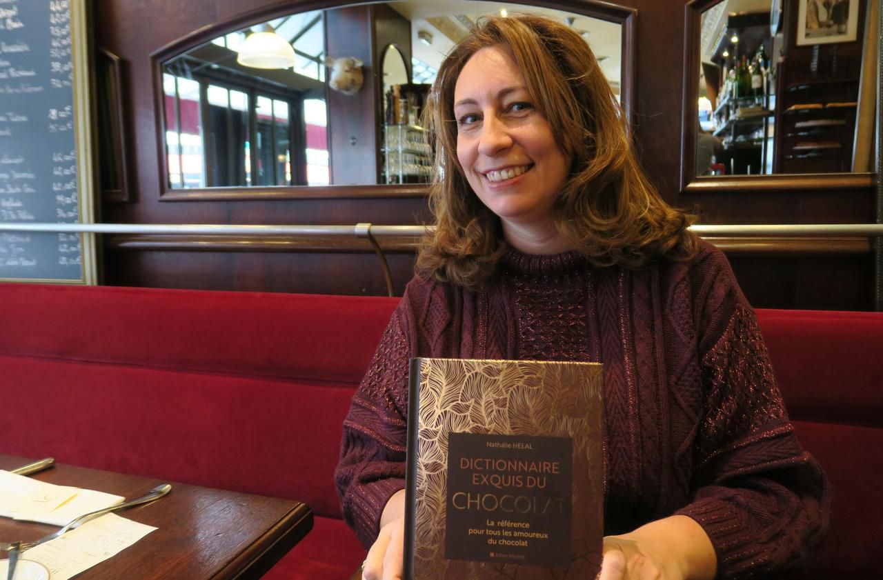 <b></b> Issy-les-Moulineaux, le 29 octobre 2019. Nathalie Helal, spécialiste en gastronomie, a écrit le dictionnaire exquis du chocolat.