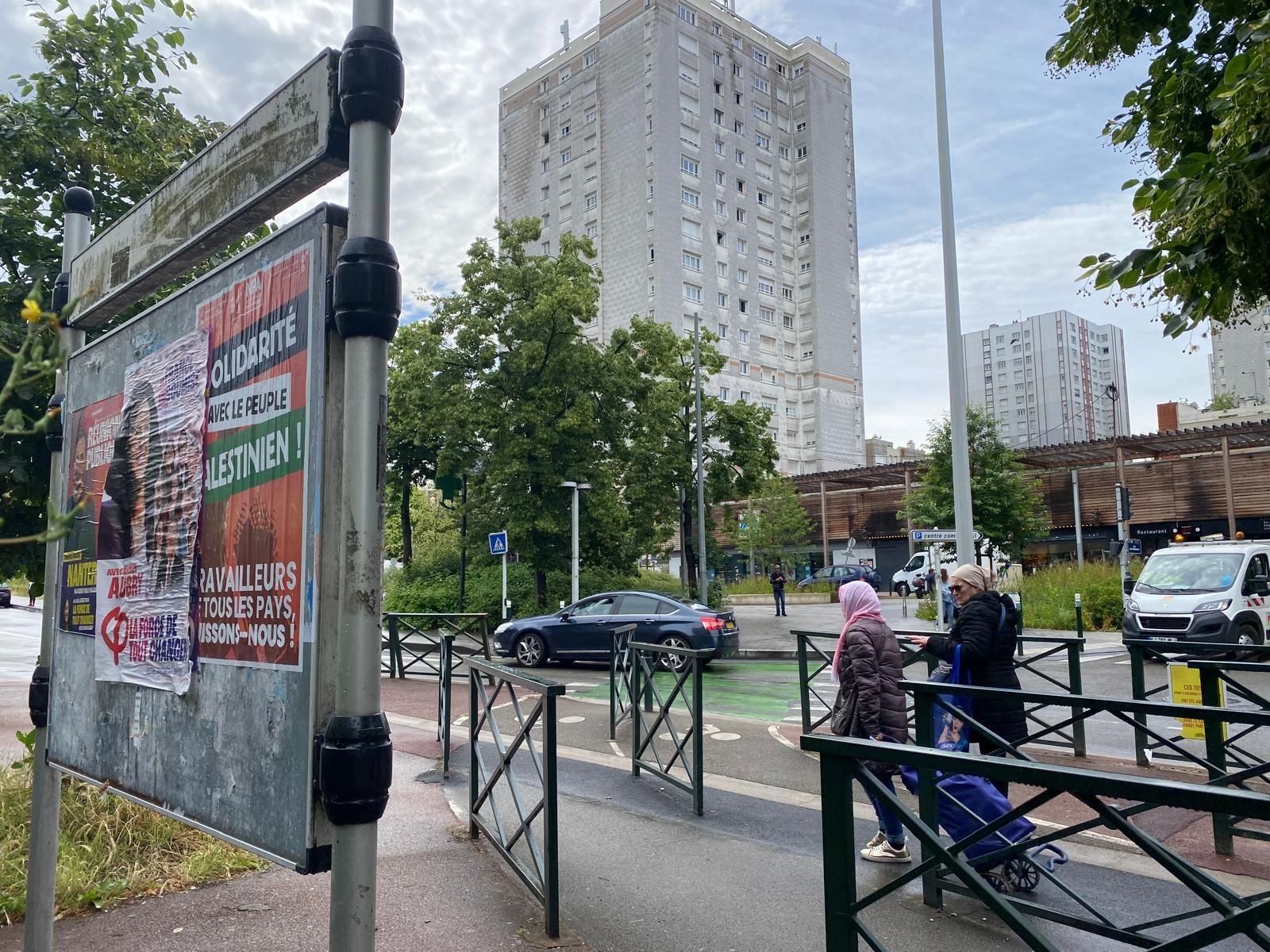 Nanterre (Hauts-de-Seine), le 18 juin. Au cœur de la cité Pablo-Picasso comme dans d'autres quartiers populaires de la région parisienne, les habitants, désabusés, oscillent entre inquiétude et indifférence face à une possible victoire du RN. LP/Mathilde Debarre