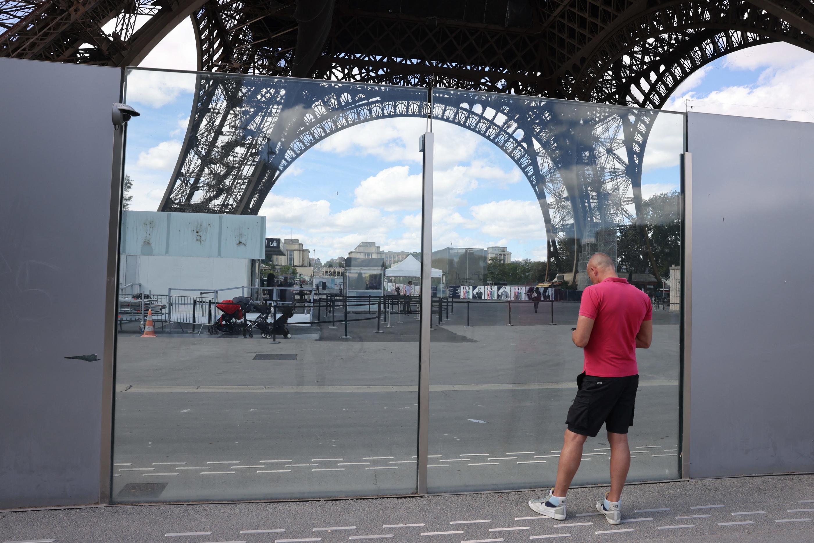 Paris: la tour Eiffel de nouveau évacuée ce samedi soir, quelques