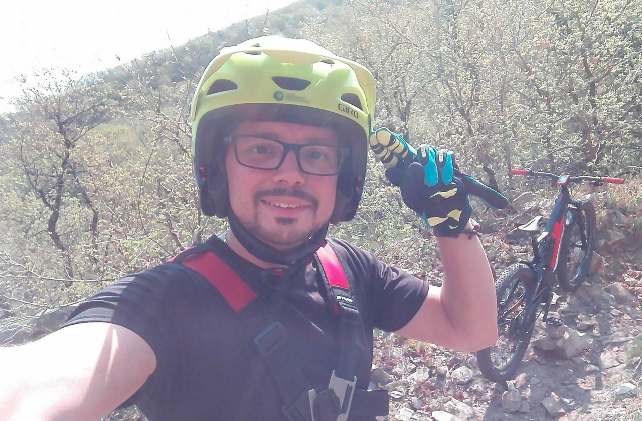 <b></b> Handicapé suite à une tumeur au cerveau, Sébastien Garcia, originaire de Mennecy, va tenter de rallier Riom, dans le Puy-de-Dôme, à Millau, dans l’Aveyron, sur un VTT lesté d’une remorque de 30 kg.