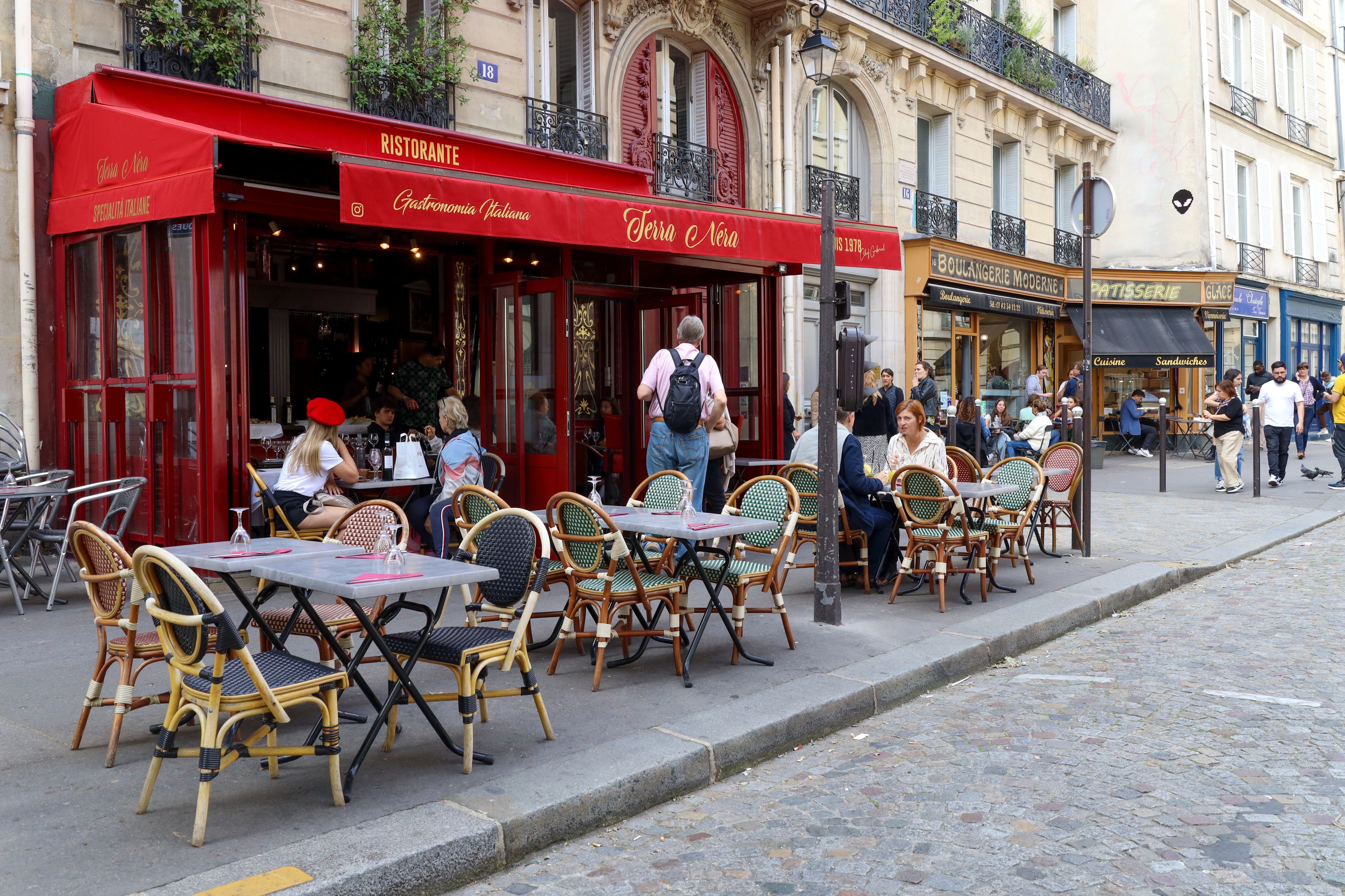 Atout France vient d’annoncer un partenariat avec Netflix, qui propose une carte interactive de 70 lieux aperçus dans des séries, comme la place de l'Estrapade, décor d'«Emily in Paris». LP/Emma Oliveras