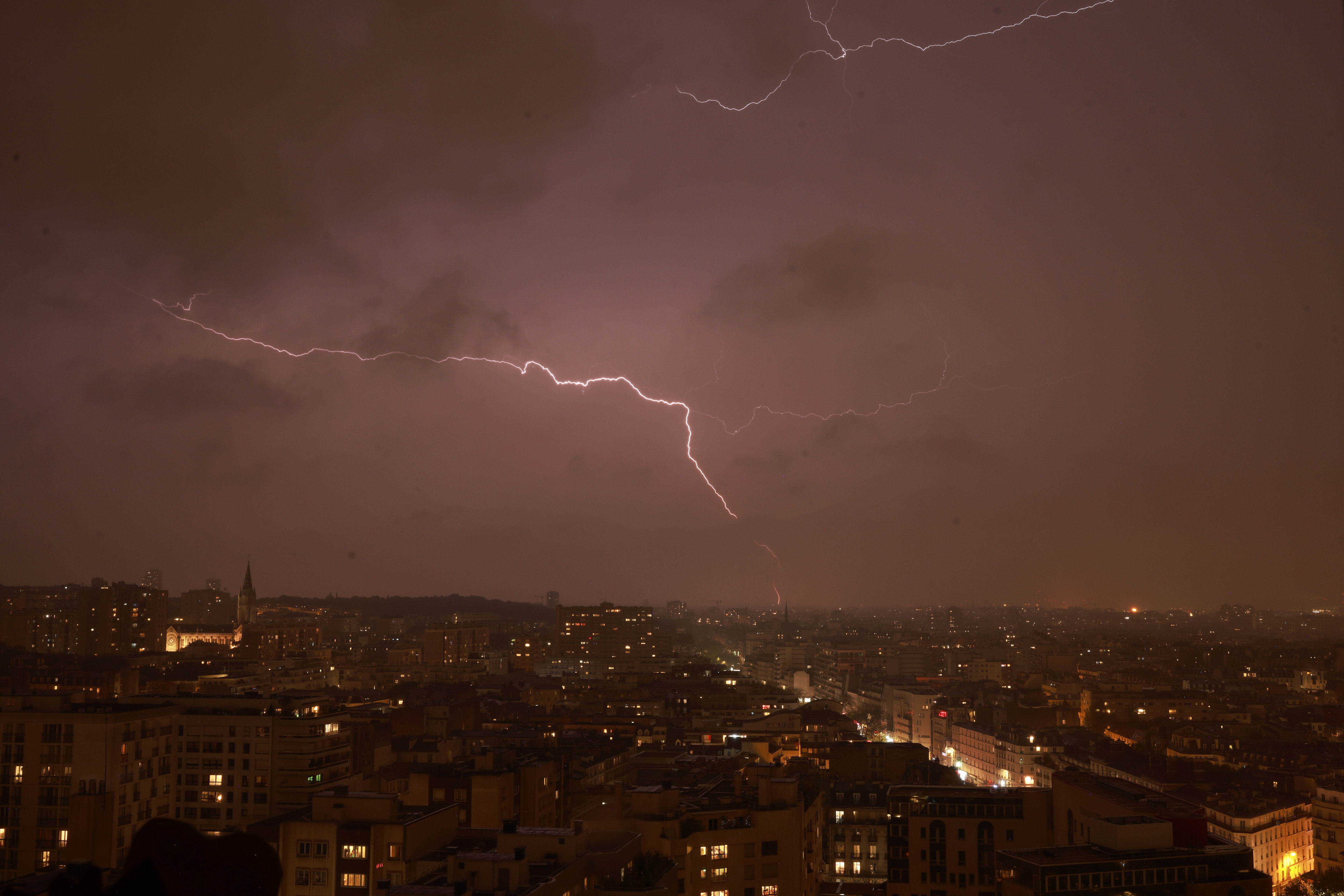 De nombreux orages ont éclaté au-dessus de la région parisienne mercredi soir. LP/ Olivier Arandel