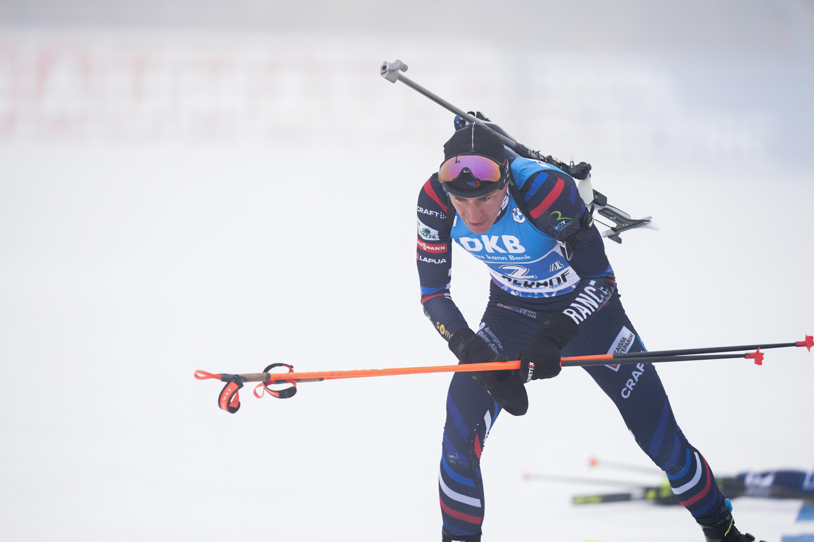 Quentin Fillon Maillet occupe actuellement la 14e place du classement général de la Coupe du monde de biathlon, qu'il avait remportée en 2022. Icon Sport/Thibaut