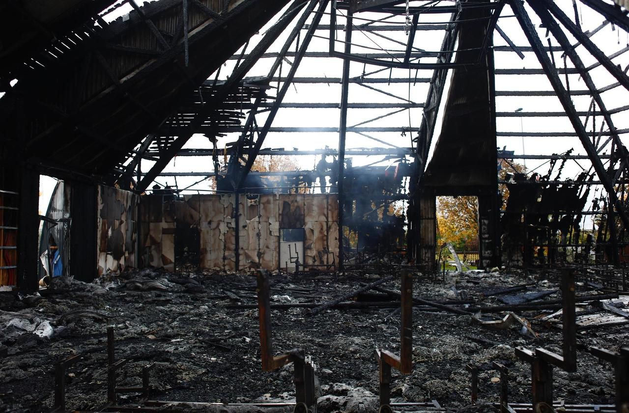 <b></b> Le cirque de la Compagnie des Contraires qui organisait des activités pour les enfants a été incendié à Chanteloup-les-Vignes.