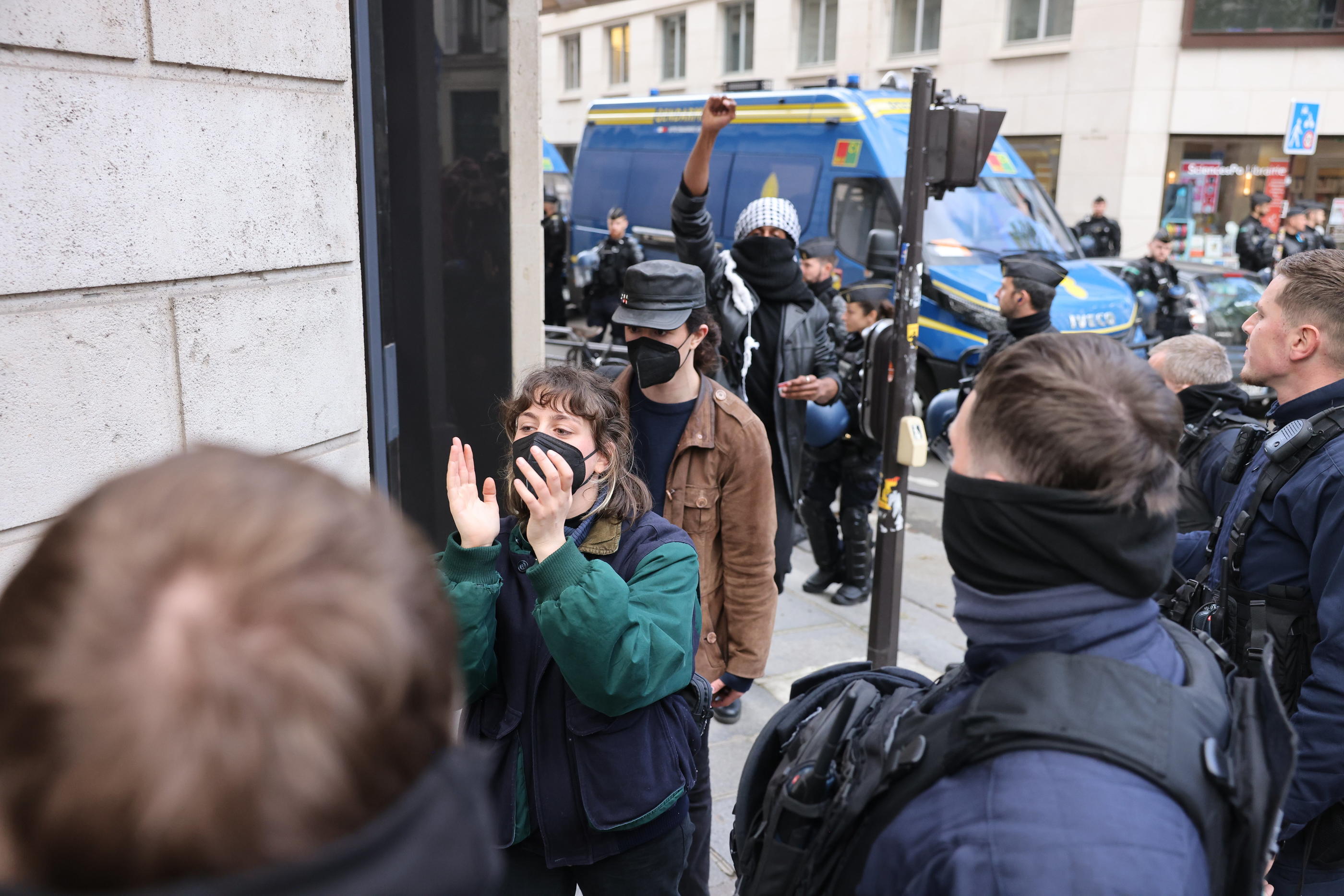 Des manifestants propalestiniens escortés par la police lors de leur évacuation de Sciences-po Paris, le 3 mai 2024. LP/Olivier Lejeune