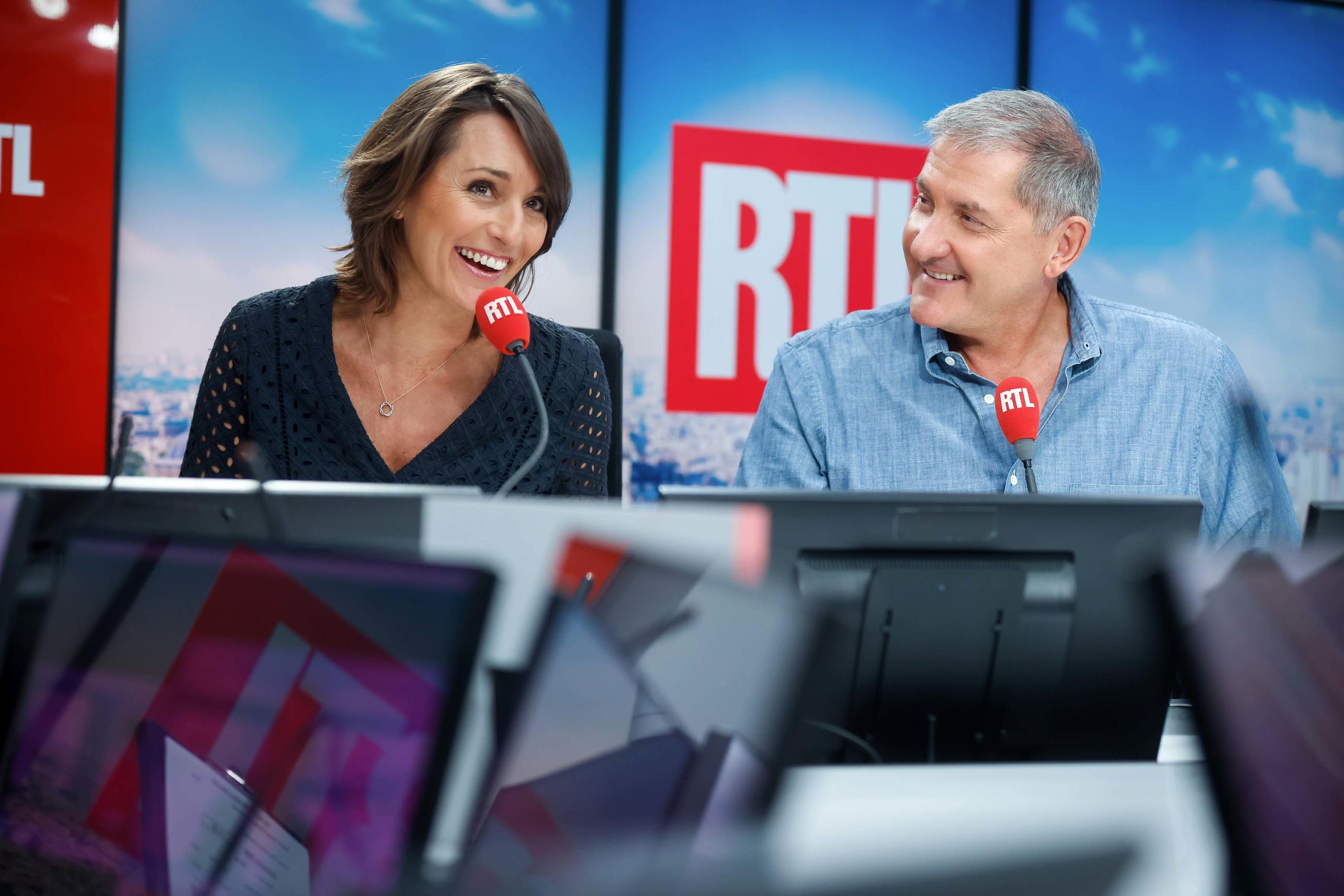 Les télés et radios ont repoussé leurs programmes d'été pour couvrir les législatives anticipées. C'est notamment le cas de RTL, où Amandine Bégot et Yves Calvi piloteront leur 7 heures-9 heures la semaine prochaine. AGENCE 1827/RTL/Thomas Padilla