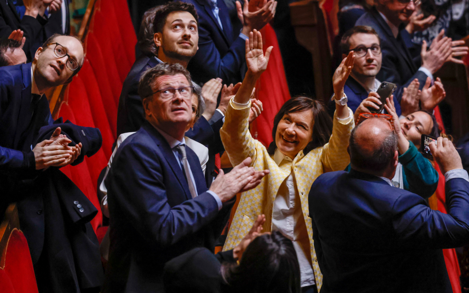 Après le vote, les applaudissements des parlementaires ont retenti à Versailles, dont ceux de Laurence Rossignol, sénatrice socialiste du Val-de-Marne, très engagée sur le sujet. LP/Olivier Corsan