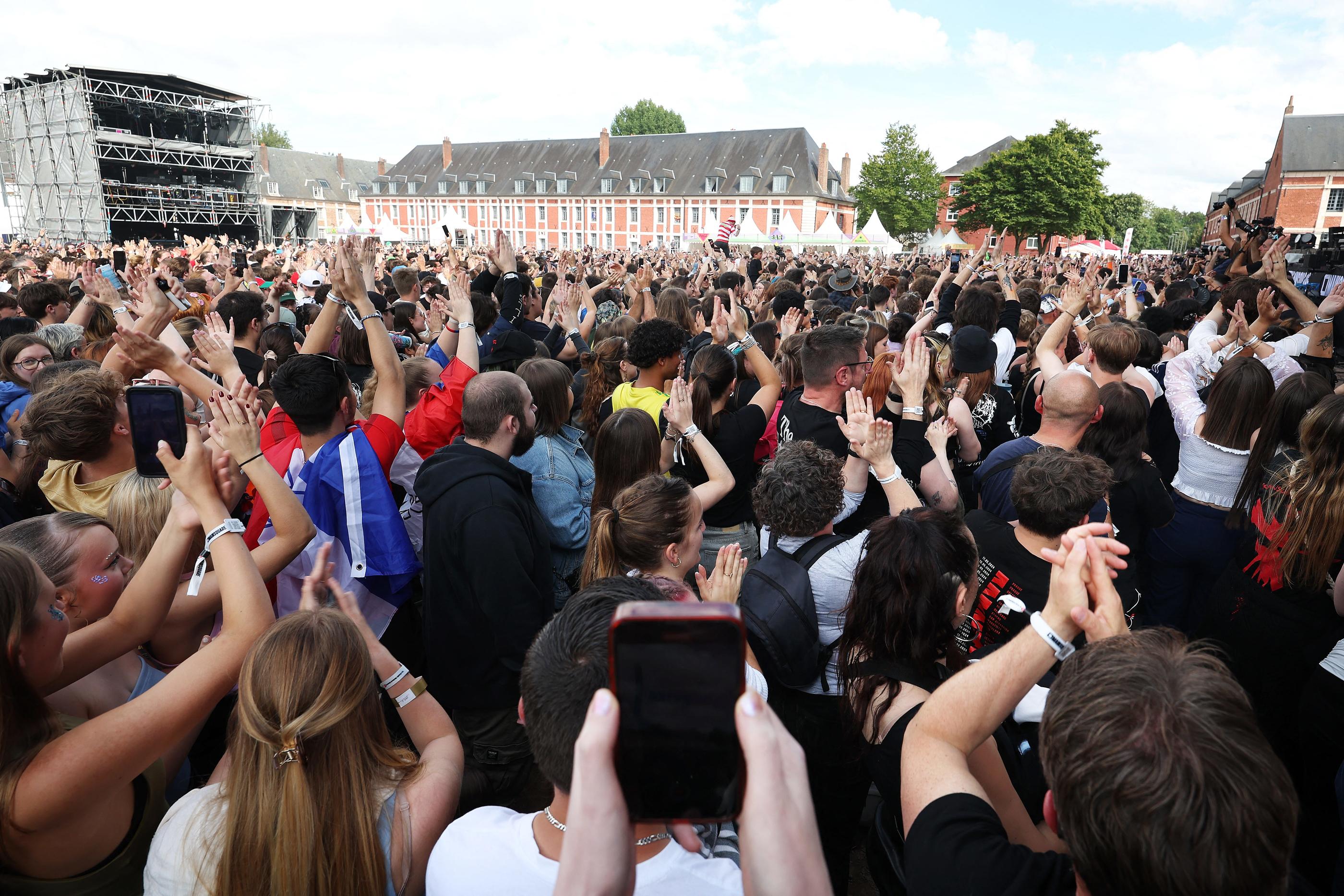 Arras, le 5 juillet. Devant la grande scène du Main Square, pendant le concert de Nothing but Thieves. PhotoPQR/La Voix du Nord/ Ludovic Maillard