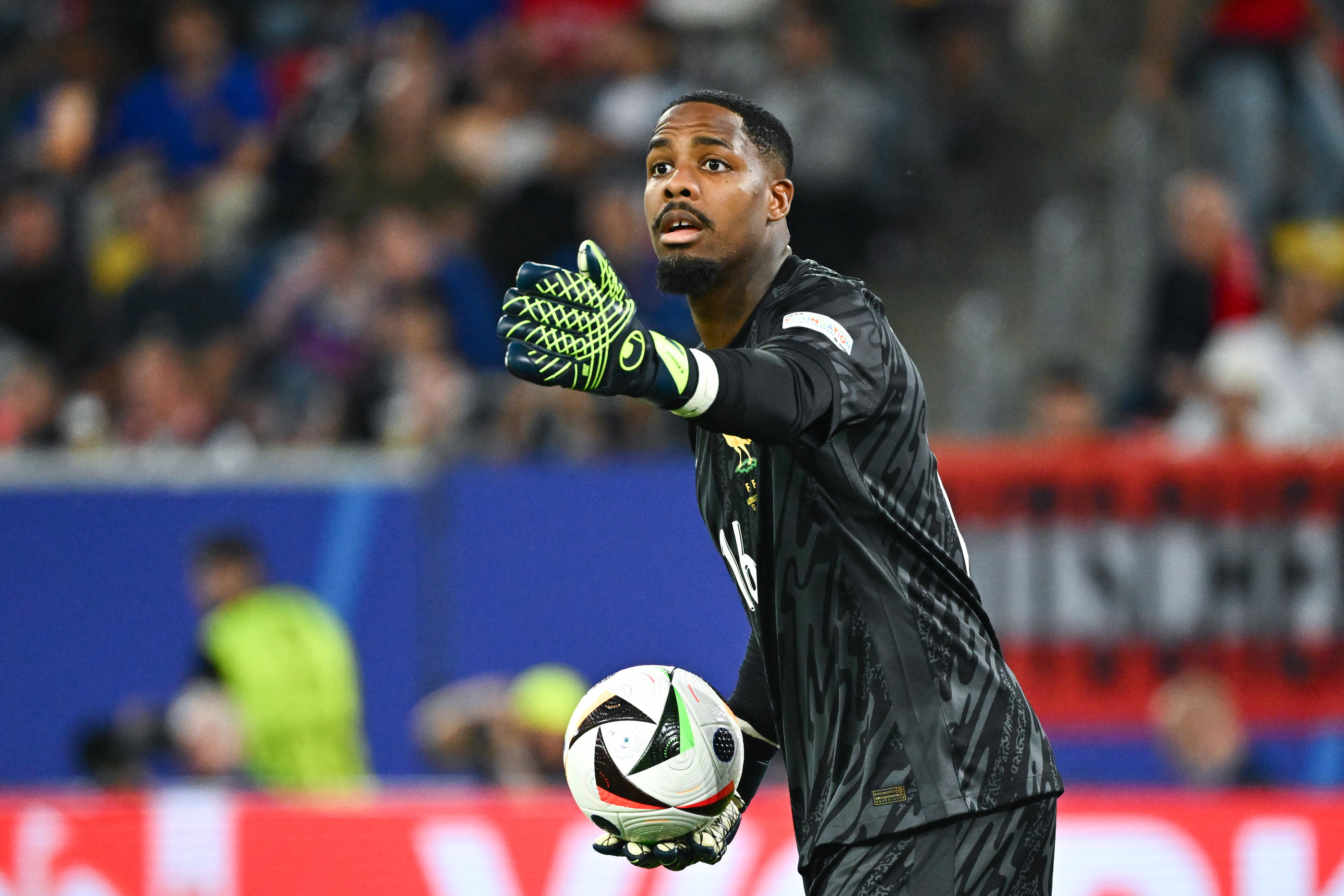 Mike Maignan a rassuré la défense tricolore contre l'Autriche, lundi, lors de la victoire (1-0) en phase de groupes de l'Euro. Icon Sport/Anthony Dibon