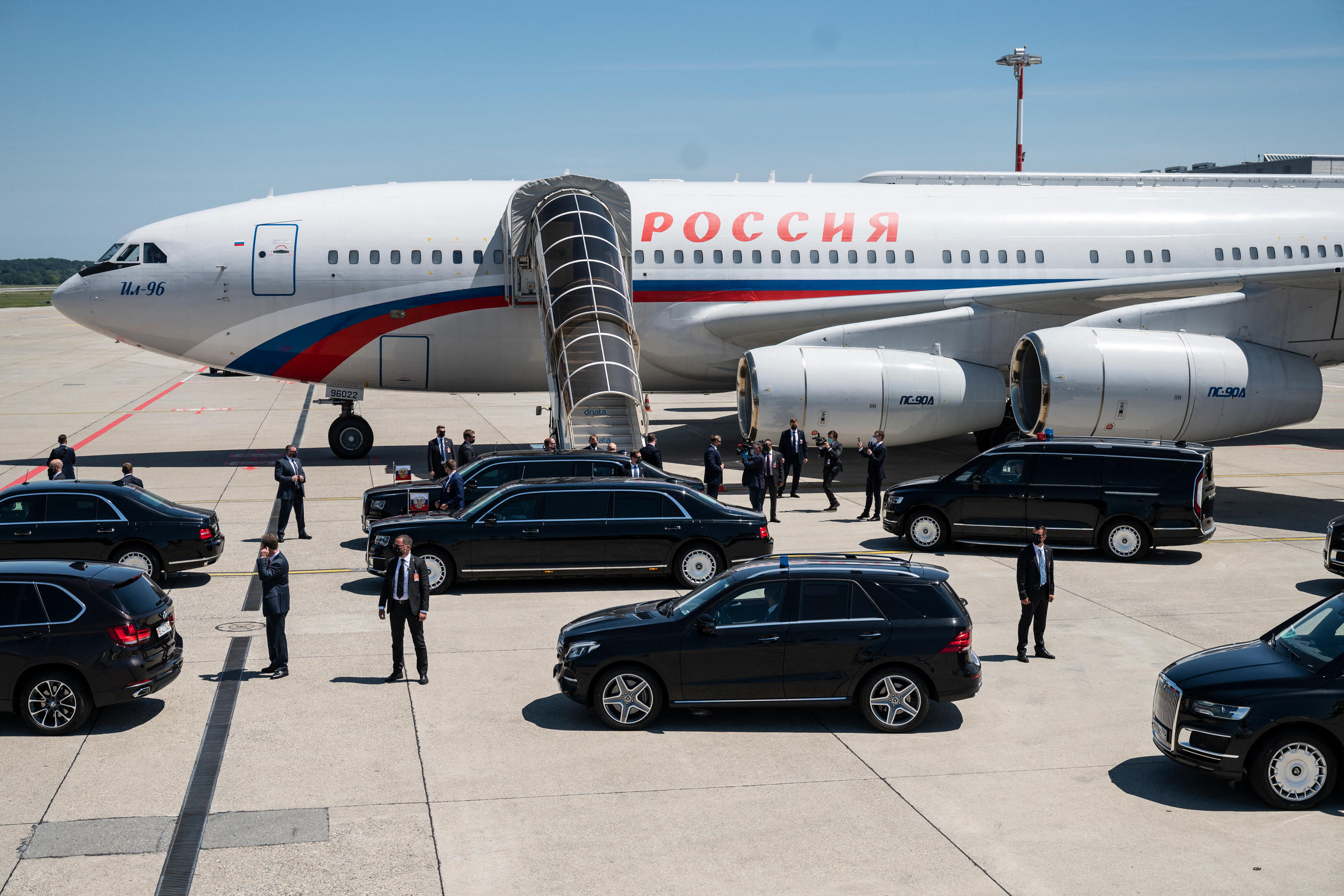 Poutine (dont voici l'avion IL-96 à Genève en 2021), Medvedev, Choïgou et d’autres caciques du régime russe peuvent jouir des savoir-faire avioniques de l'entreprise PGA, installée dans l'Indre. AFP/Alessandro Della Valle