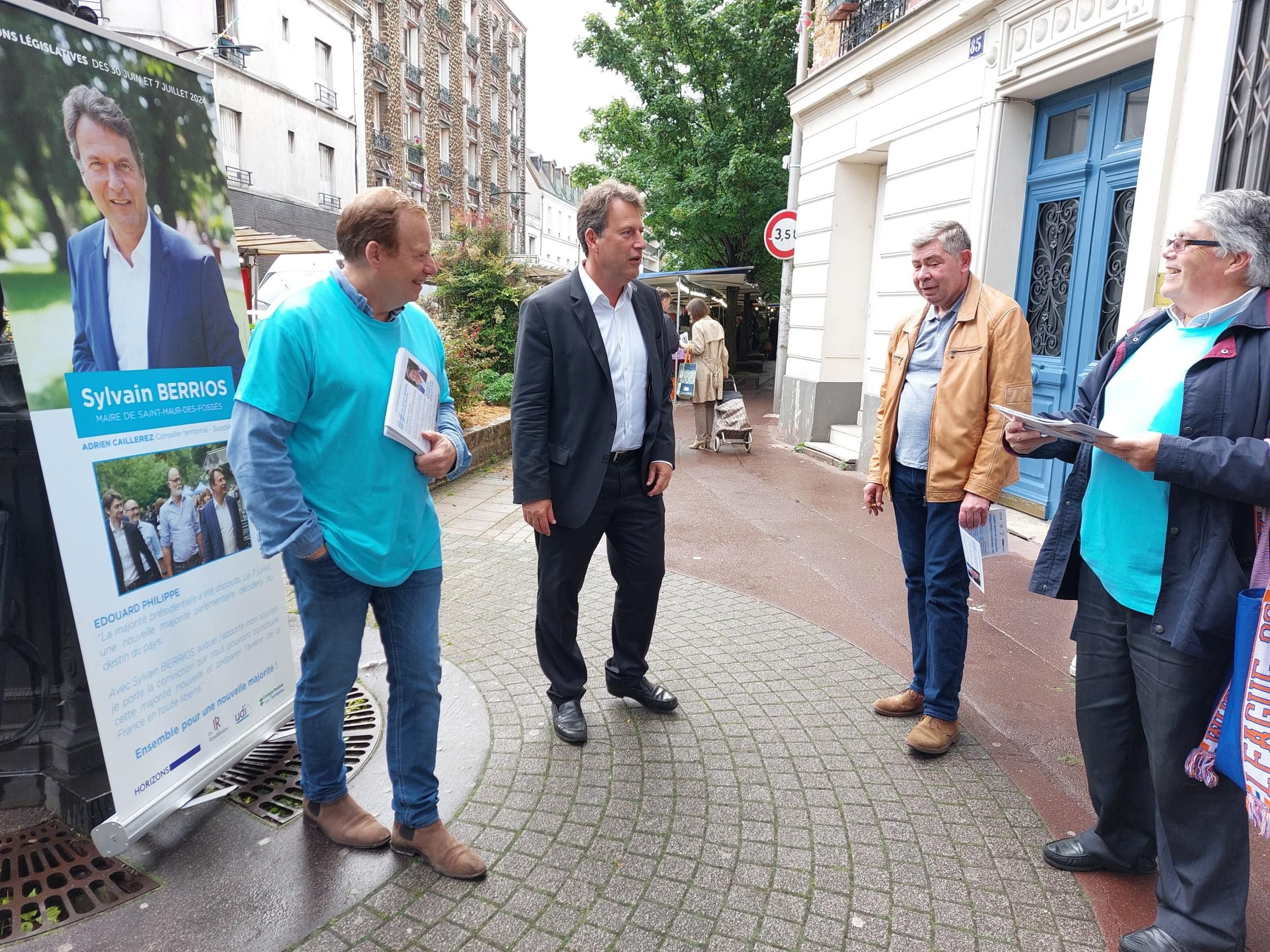 Saint-Maur-des-Fossés (Val-de-Marne), juin 2024. Pierre-Michel Delecroix (à gauche) avait participé à la campagne des législatives pour Sylvain Berrios (au centre) dans la 1re circonscription du Val-de-Marne. LP/Laure Parny